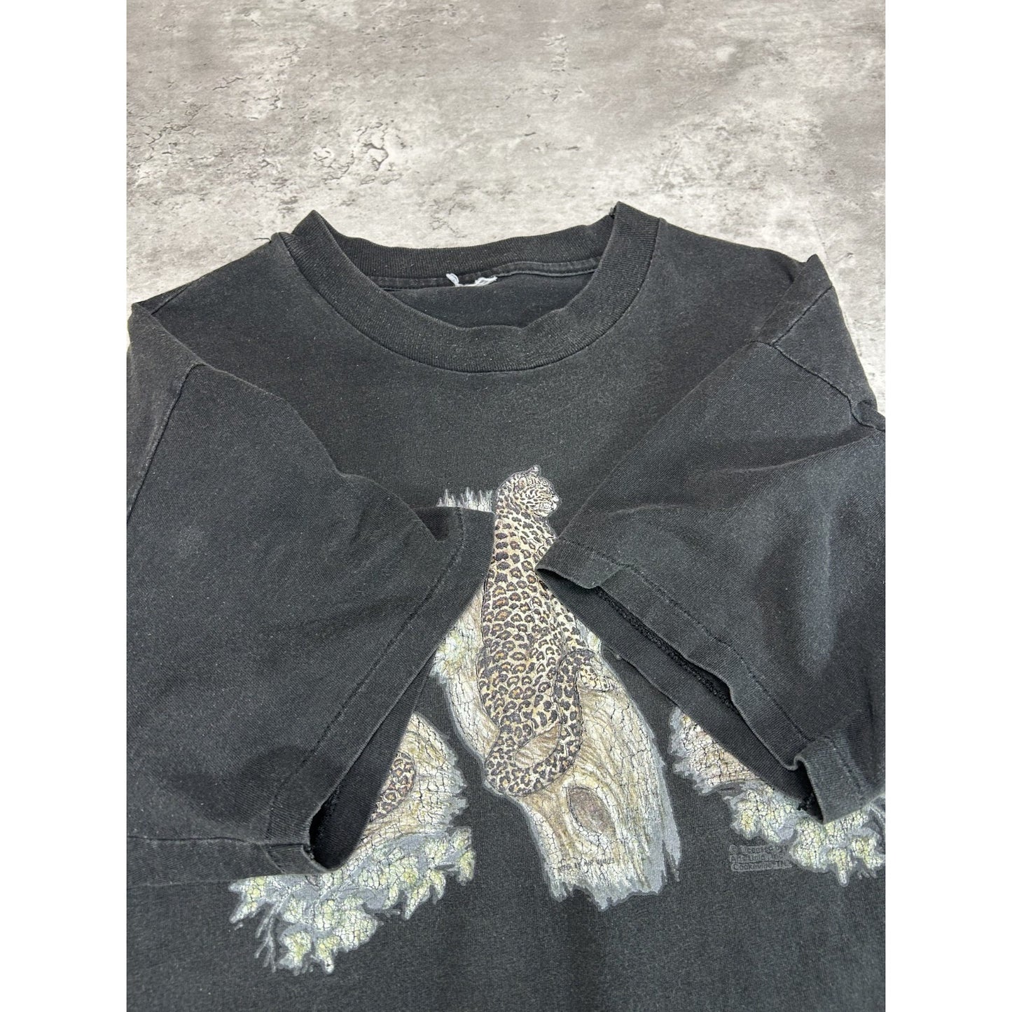 Vintage Cheetah Pack Animal Nature Graphic T-Shirt Size Medium Black