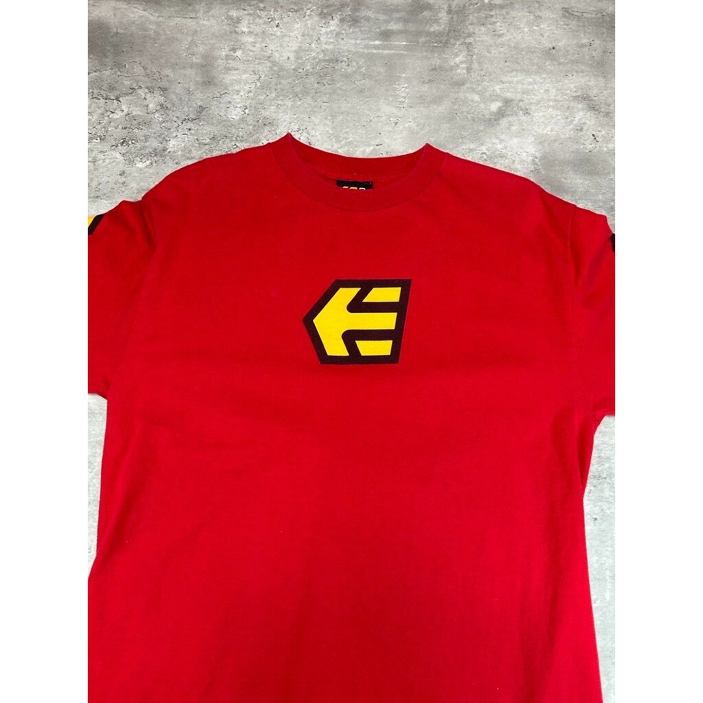 Vintage Etnies Graphic Sleeve Spellout Long Sleeve Skateboard T-Shirt Size Medium