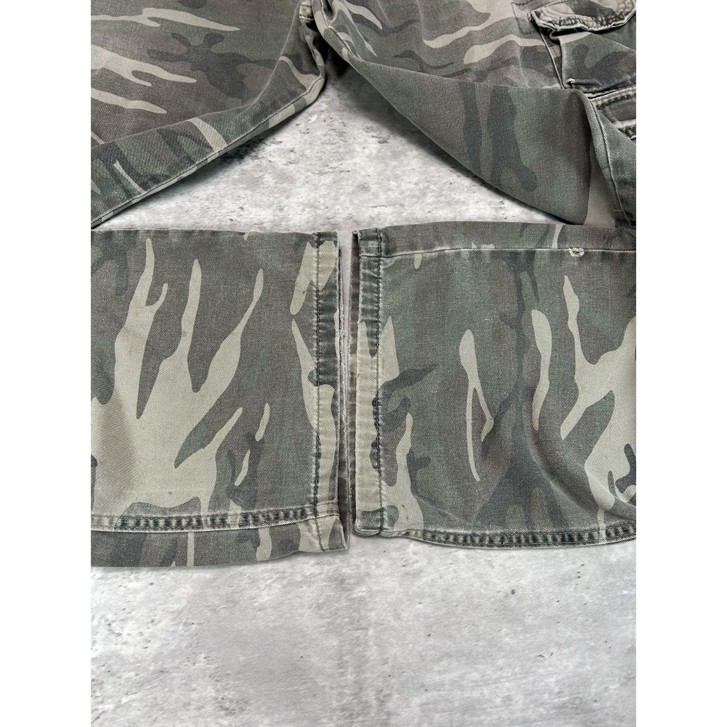 Vintage Wrangler Jeans Woodland Camo Hunting Cargo Pants Size 39W