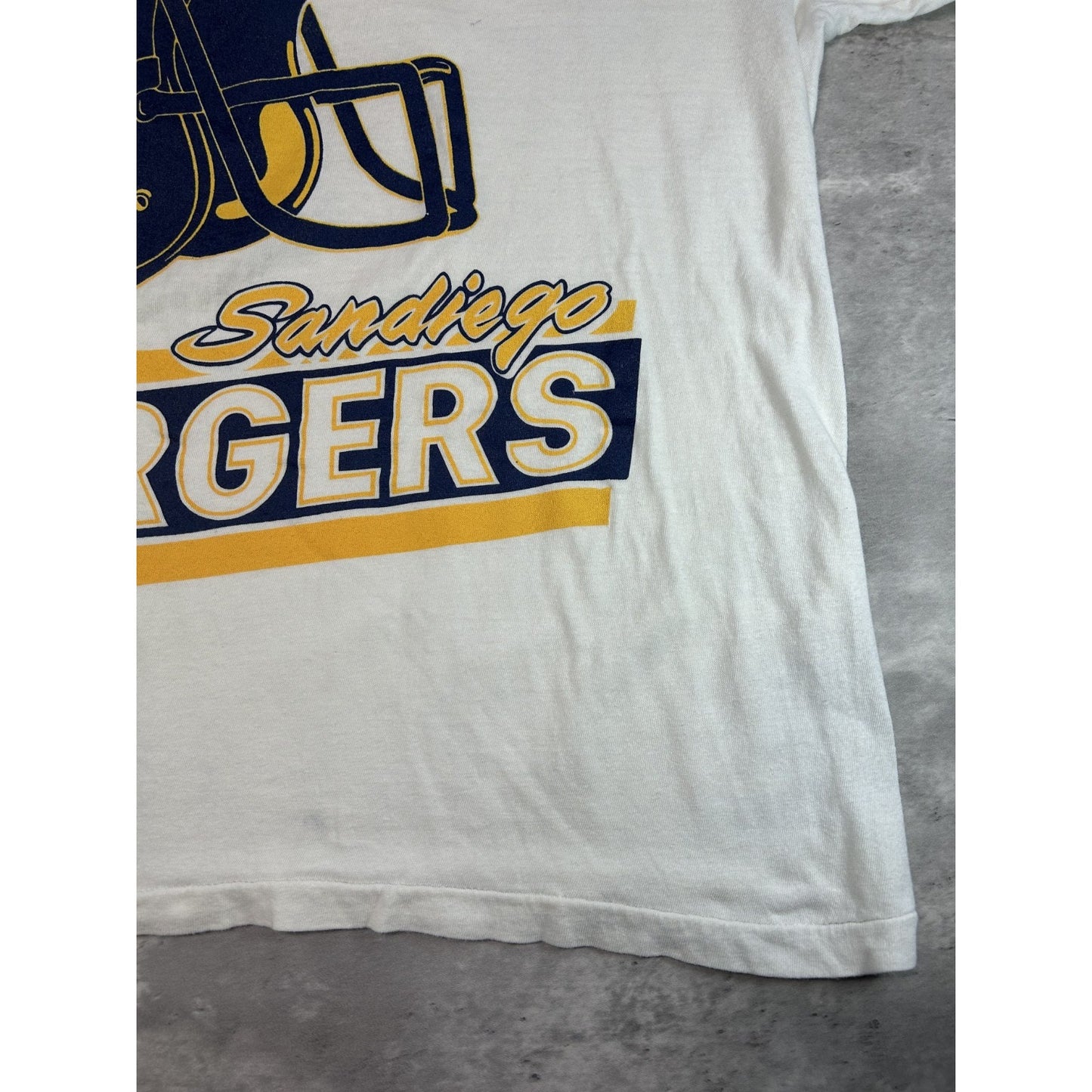 Vintage 90s San Diego Chargers NFL Helmet Graphic Football T-Shirt Size XL