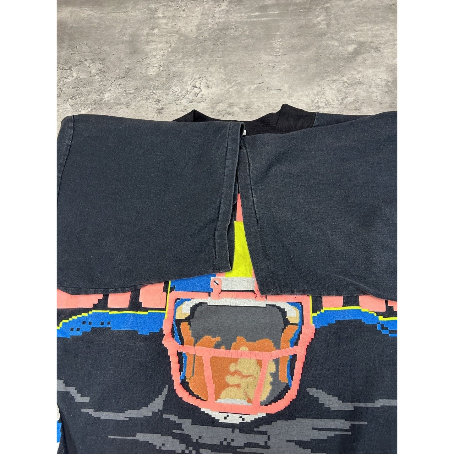 Vintage 1989 Cleveland Browns NFL Football Pixel Graphic T-Shirt Size Small