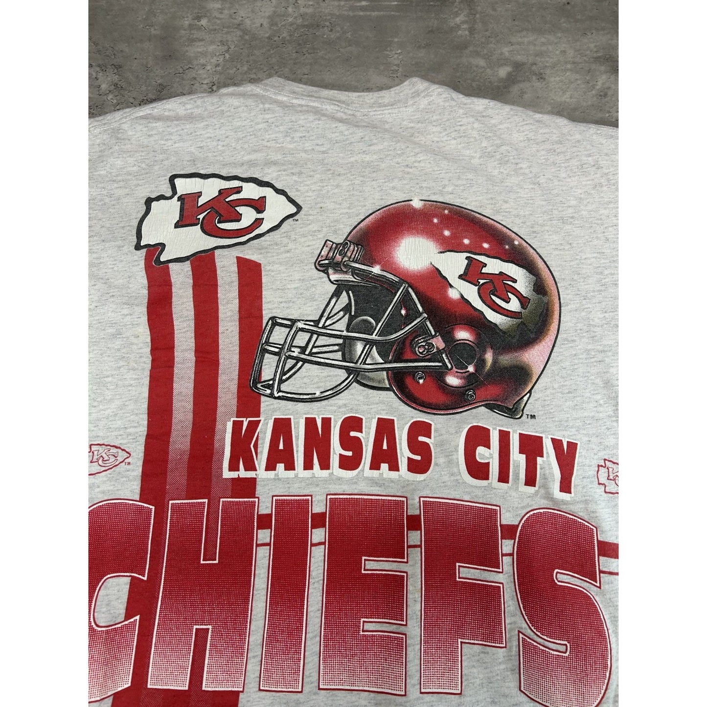 Vintage 90s Kansas City Chiefs NFL Spellout Helmet Graphic T-Shirt Size XL