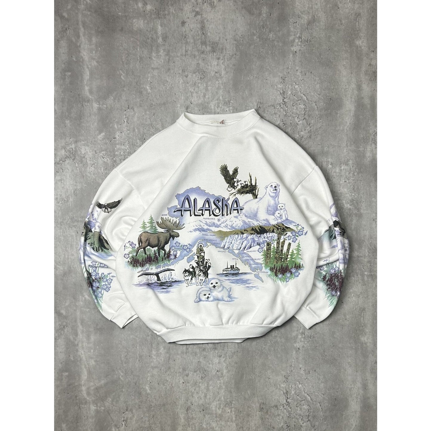 Vintage 90s Alaska Nature Animals All Over Print Sweatshirt Size Large White