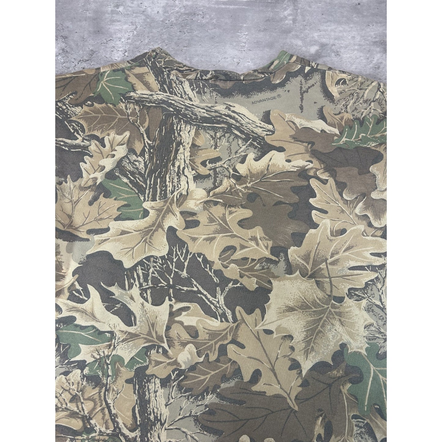 Vintage 90s Deer Graphic Nature Animal Tree Camo Hunting T-Shirt Size Large