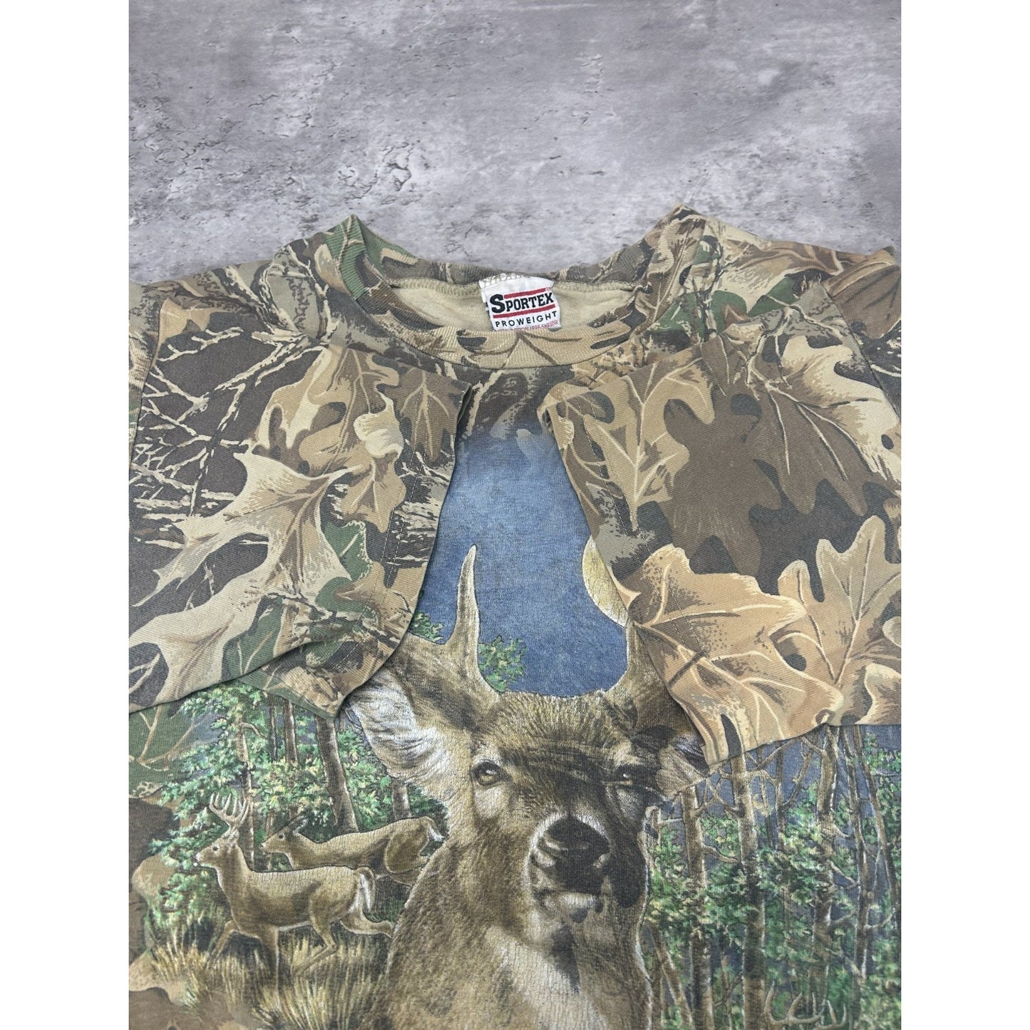Vintage 90s Deer Graphic Nature Animal Tree Camo Hunting T-Shirt Size Large