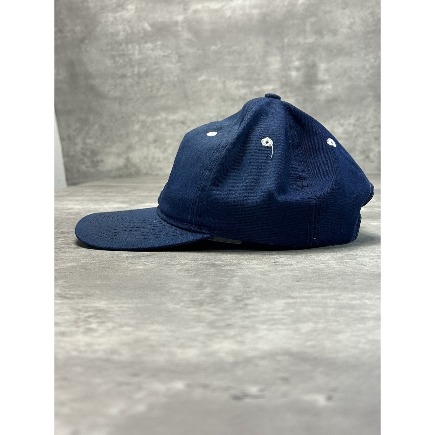 Vintage 90s Toronto Maple Leafs NHL Embroidered Logo Hockey Snapback Hat OSFA