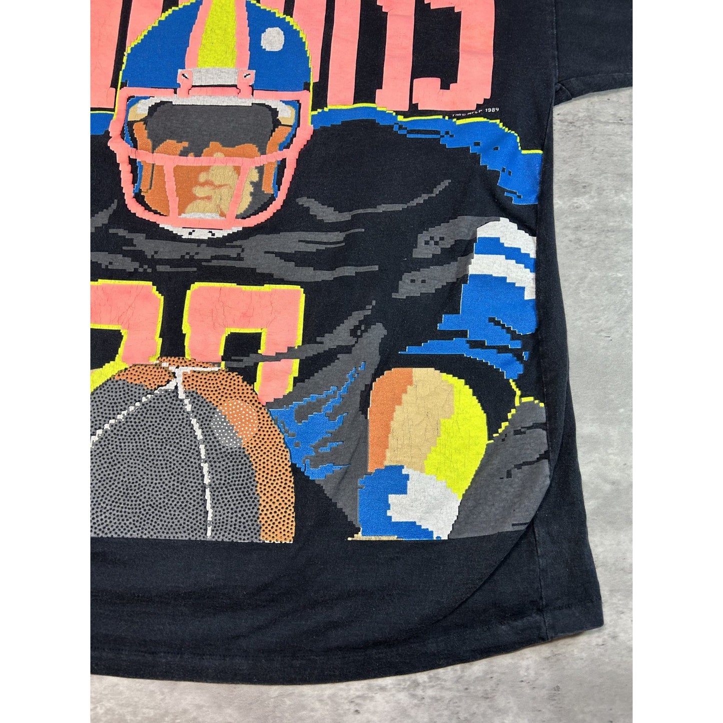Vintage 1989 Cleveland Browns NFL Football Pixel Graphic T-Shirt Size Small