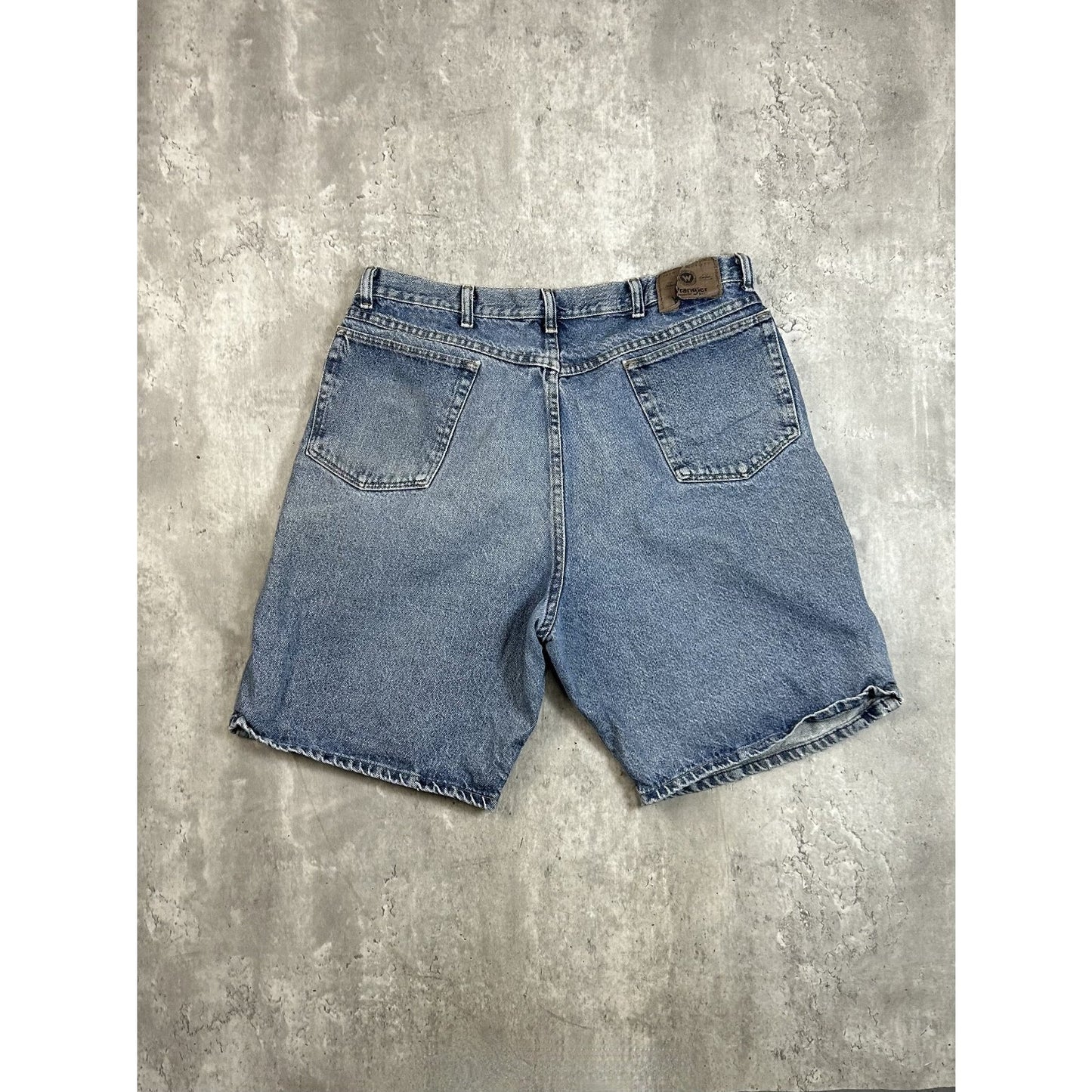 Vintage Wrangler Authentic Jeans Medium Wash Denim Shorts Size 38 Blue
