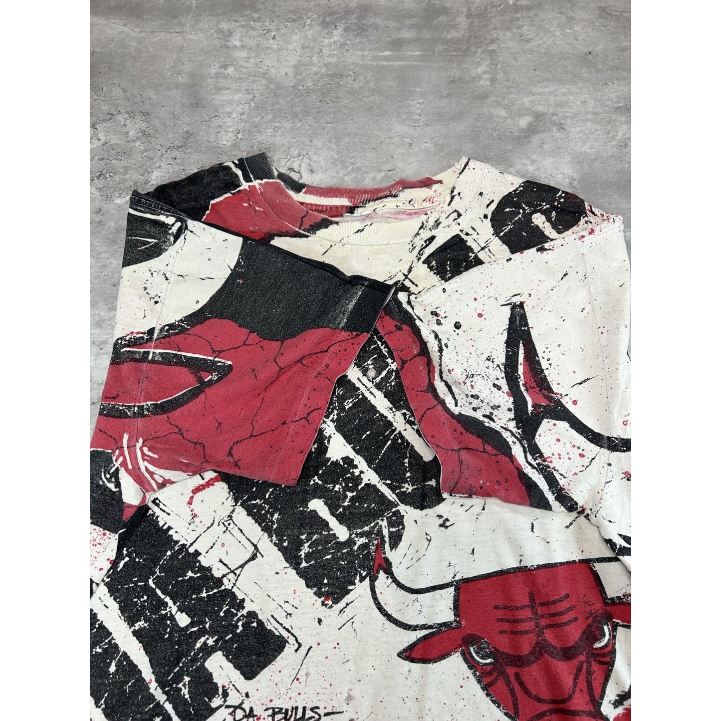 Vintage 90s Chicago Bulls NBA Da Bulls All Over Print Starter T-Shirt Size XL