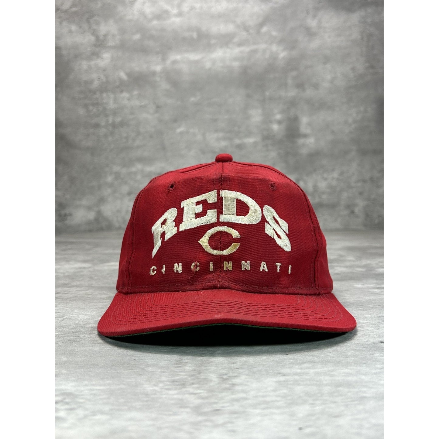 Vintage 90s Cincinnati Reds MLB Embroidered Logo Baseball Snapback Hat OSFA