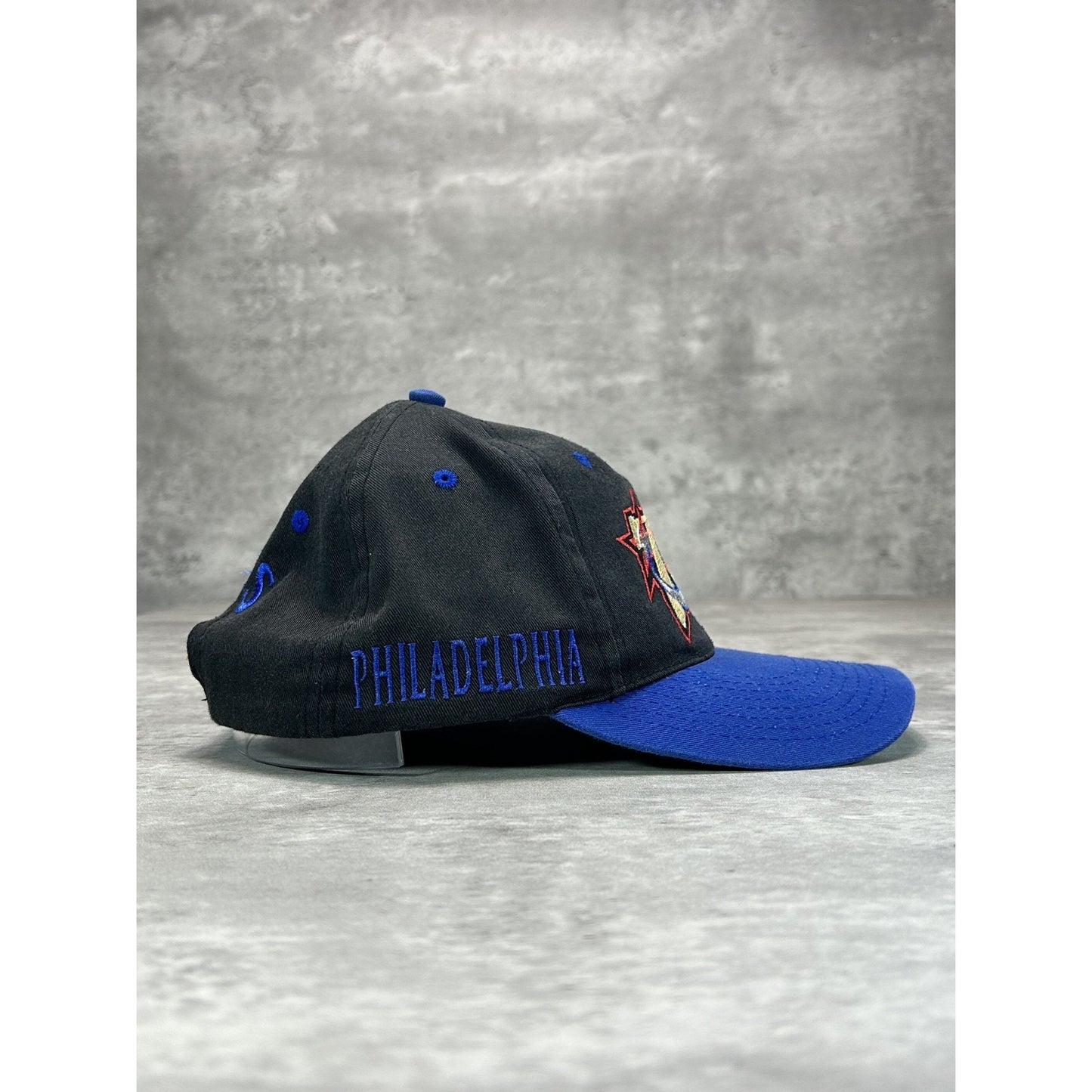 Vintage 90s Philadelphia 76ers NBA Embroidered Logo Basketball Snapback Hat OSFA
