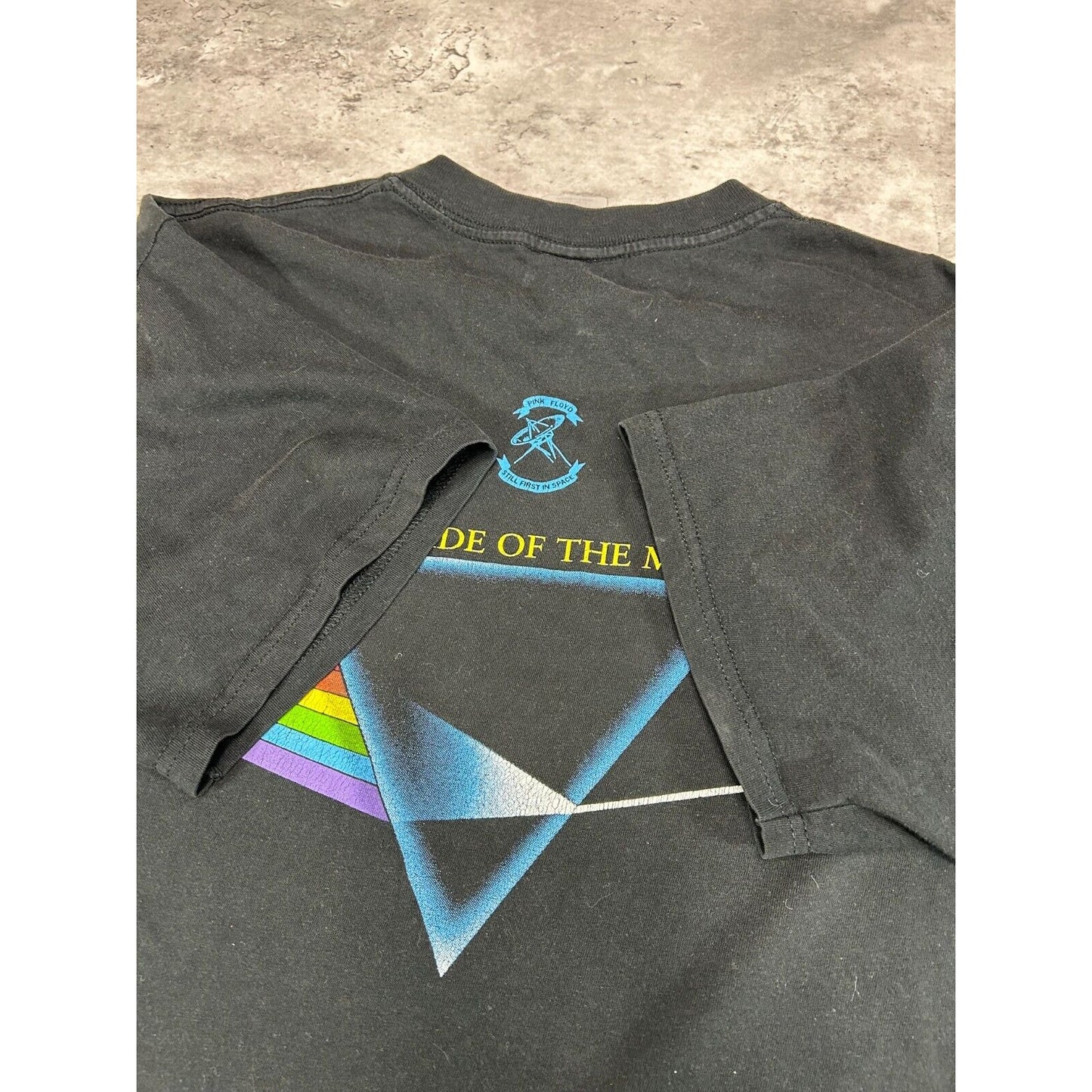 Vintage 2001 Pink Floyd Dark Side Of The Moon Rock Album T-Shirt Size Large