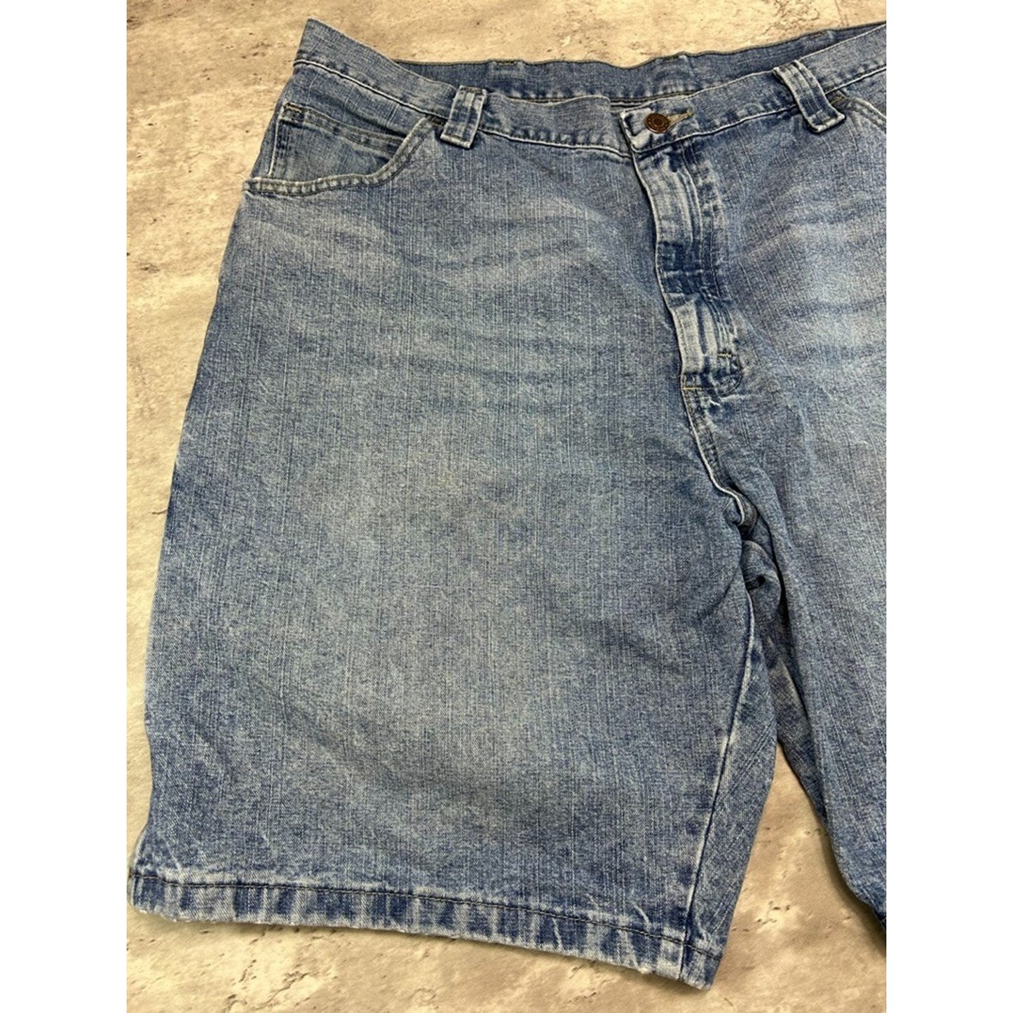 Vintage Wrangler Workwear Medium Wash Denim Carpenter Shorts Size 38 Blue