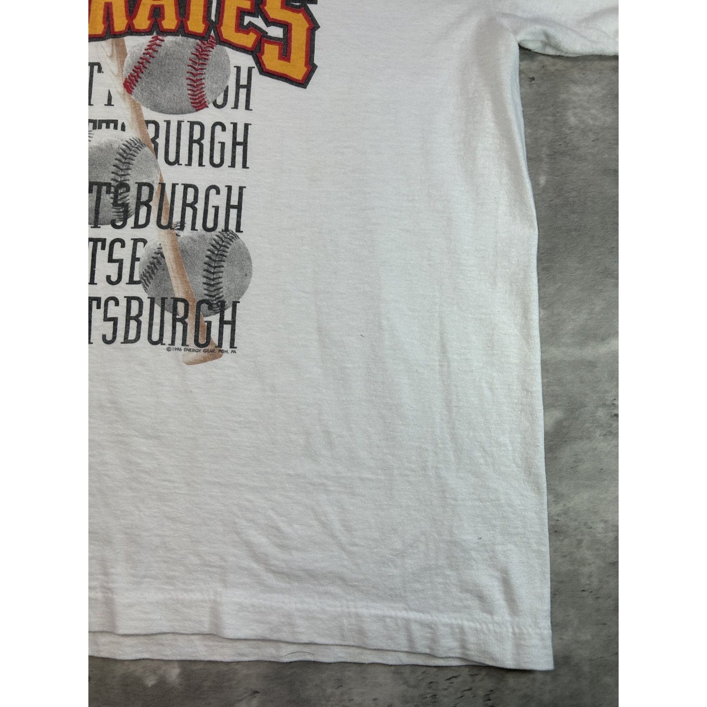 Vintage 90s Pittsburgh Pirates MLB Spellout Graphic Baseball T-Shirt Size Medium