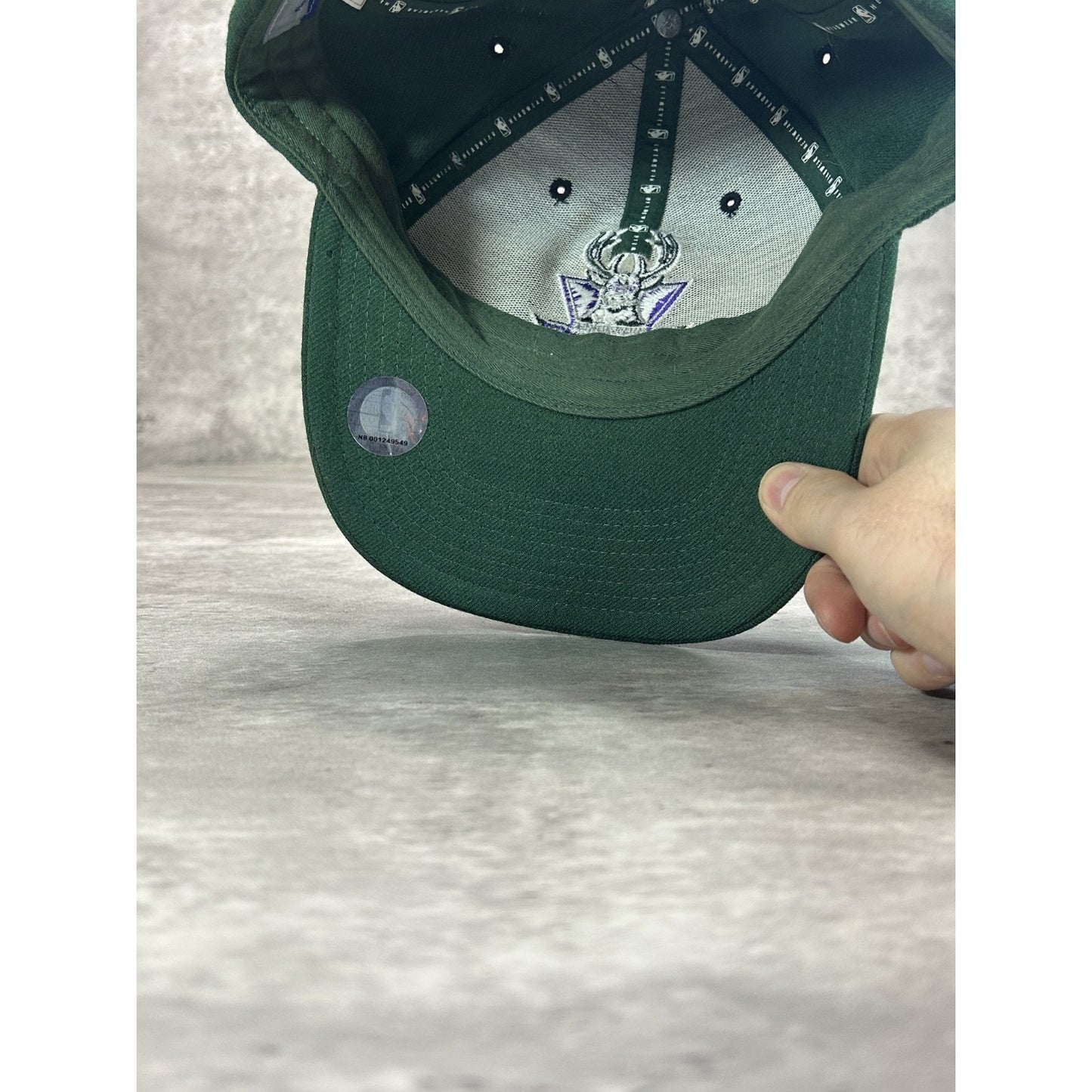 Vintage Milwaukee Bucks NBA Embroidered Logo Basketball Strapback Hat OSFA