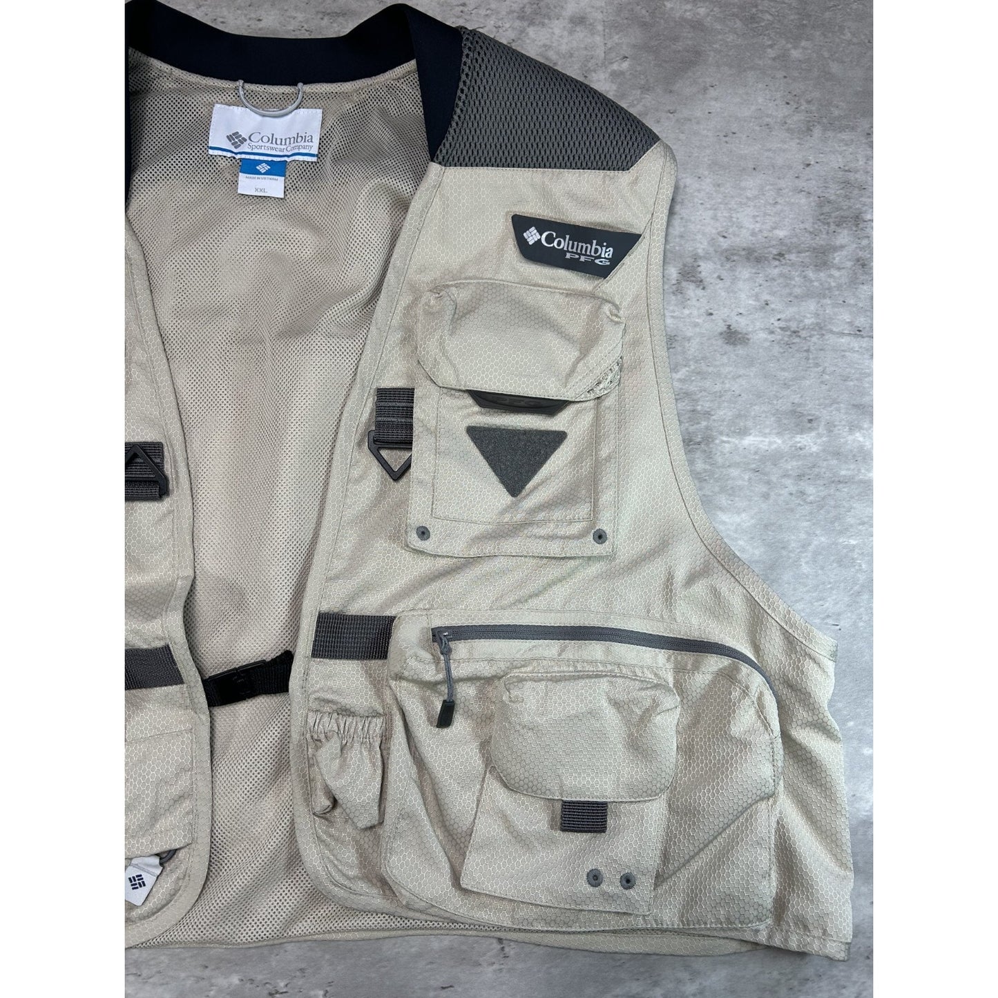 Columbia PFG Multi Pocket Two Tone Fishing Vest Size XL Beige