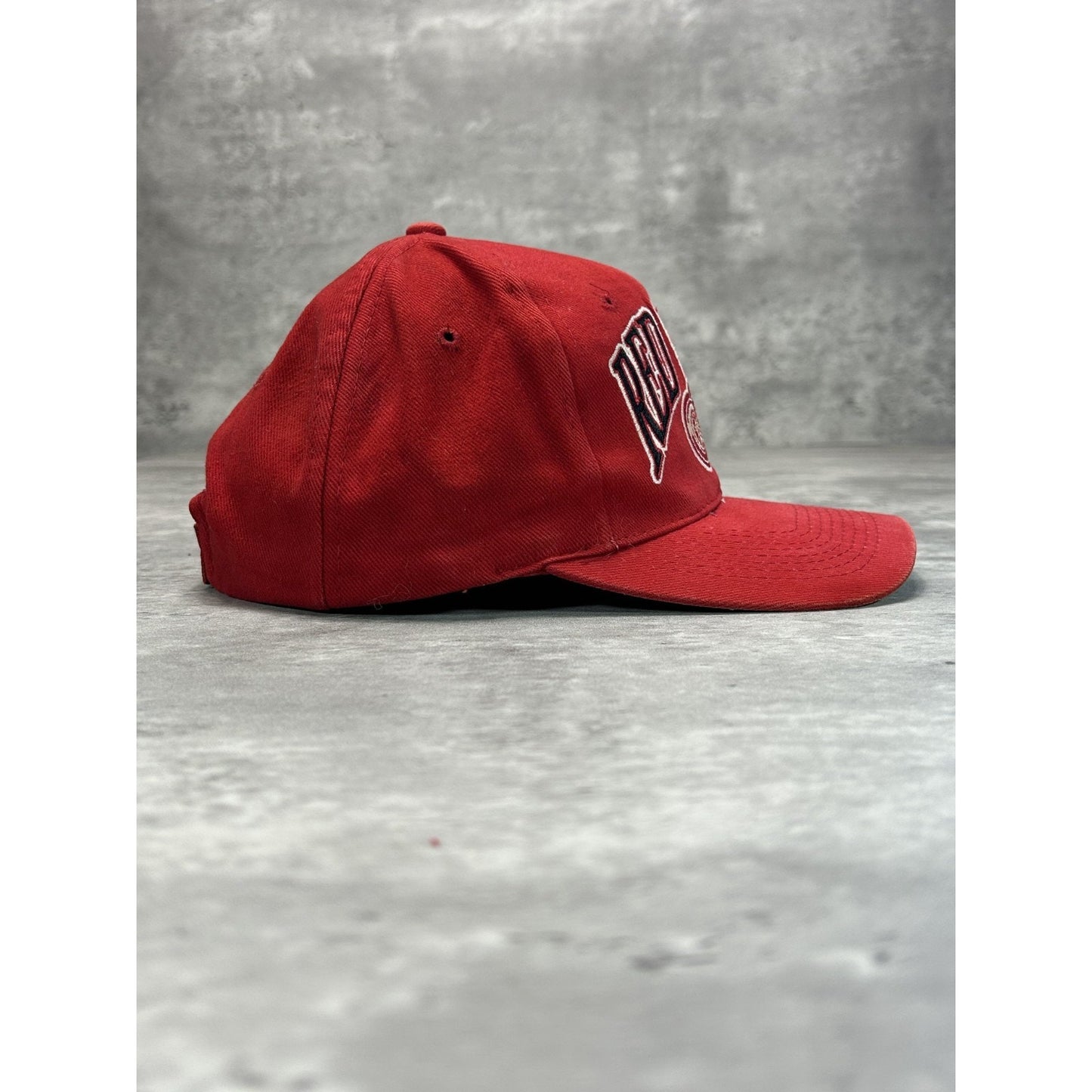 Vintage 90s Detroit Red Wings NHL Starter Arc Spellout Strapback Hat OSFA Red