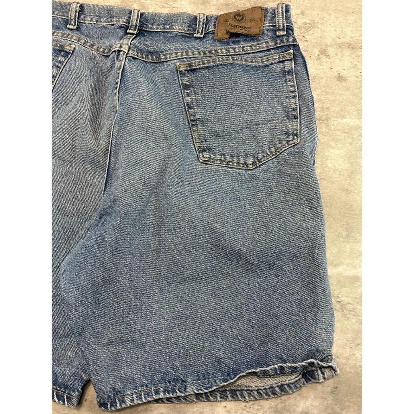 Vintage Wrangler Authentic Jeans Medium Wash Denim Shorts Size 38 Blue