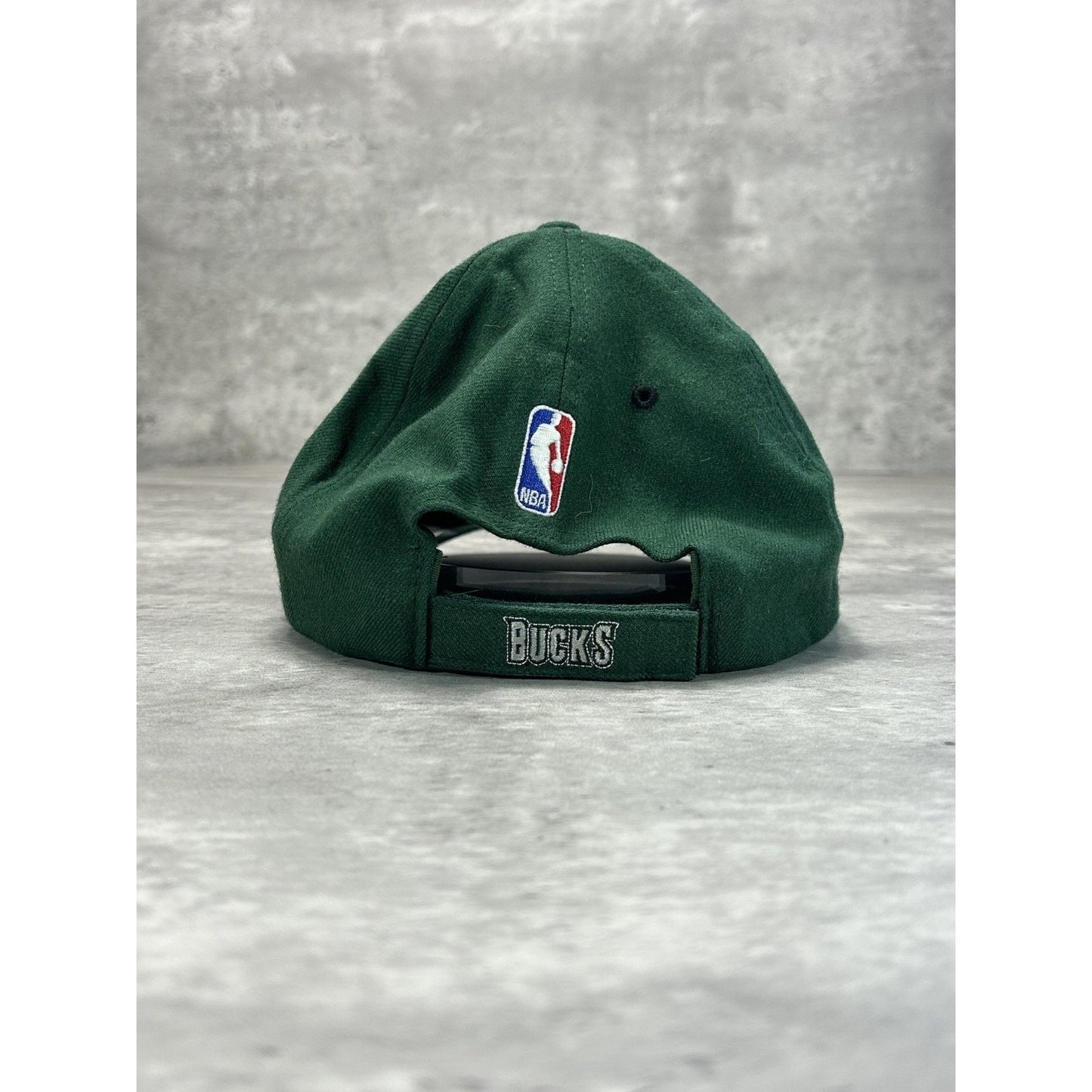 Vintage Milwaukee Bucks NBA Embroidered Logo Basketball Strapback Hat OSFA