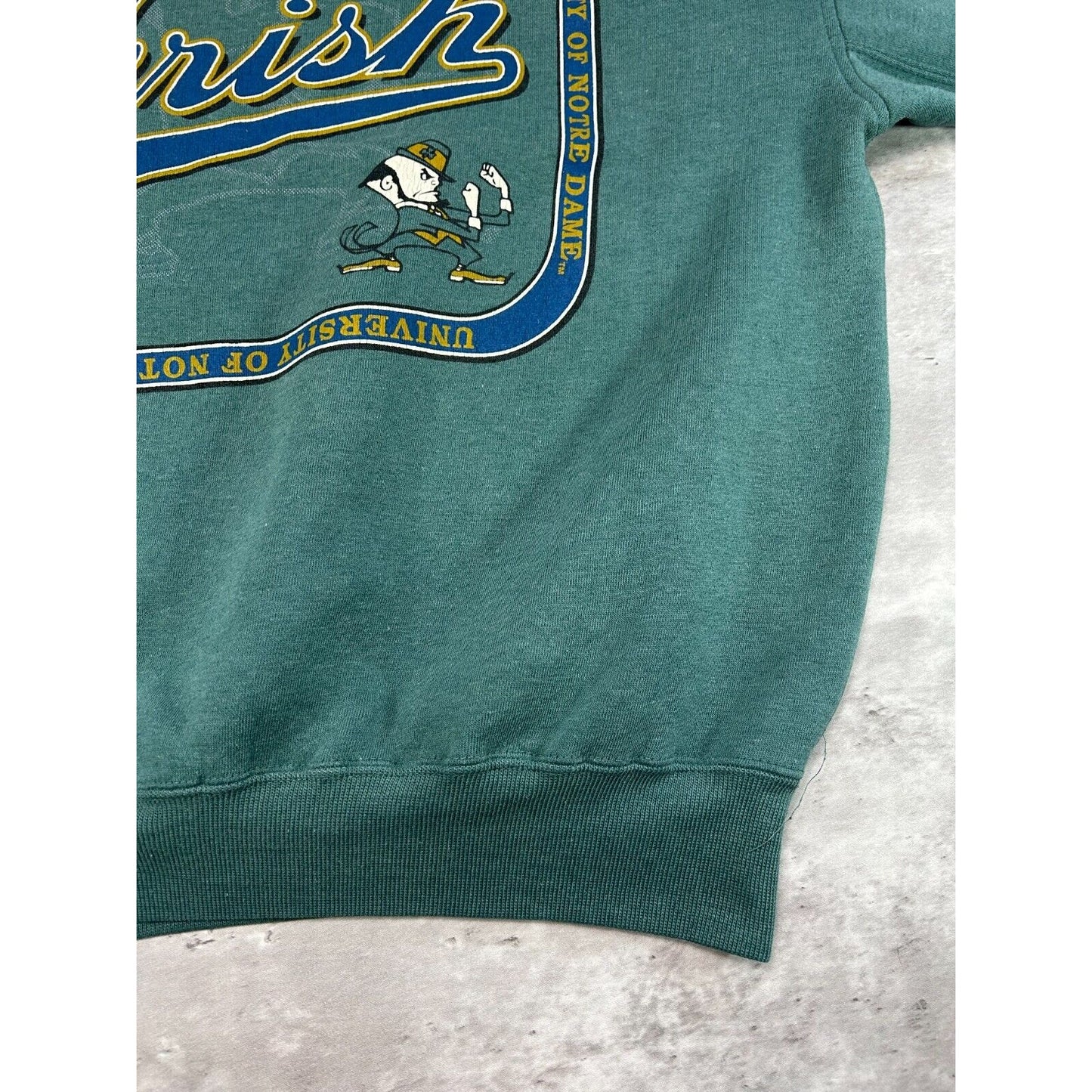 Vintage Notre Dame Fighting Irish NCAA Collegiate Script Sweatshirt Size Medium