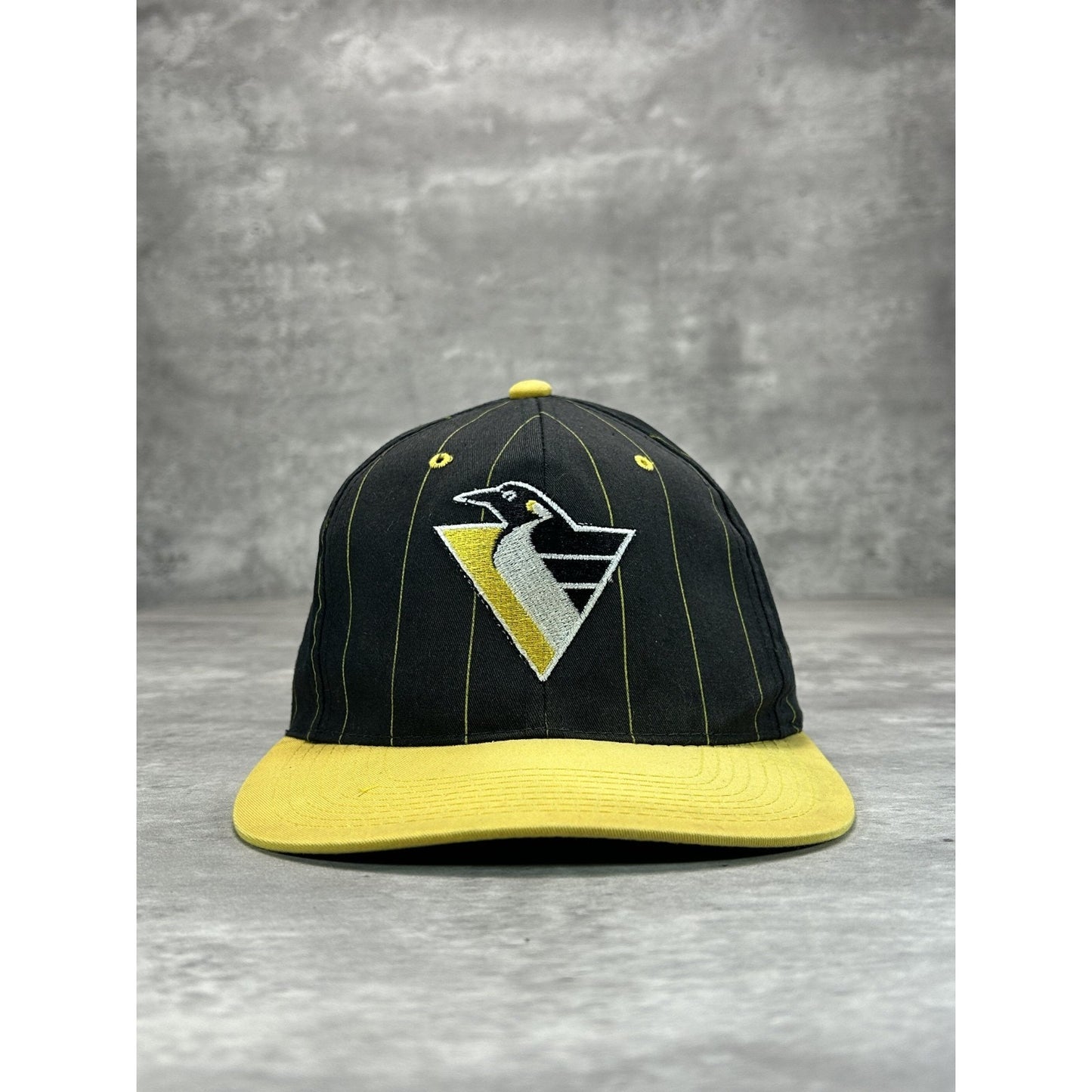 VTG 90s Pittsburgh Penguins NHL Embroidered Pinstripe Hockey Snapback Hat OSFA