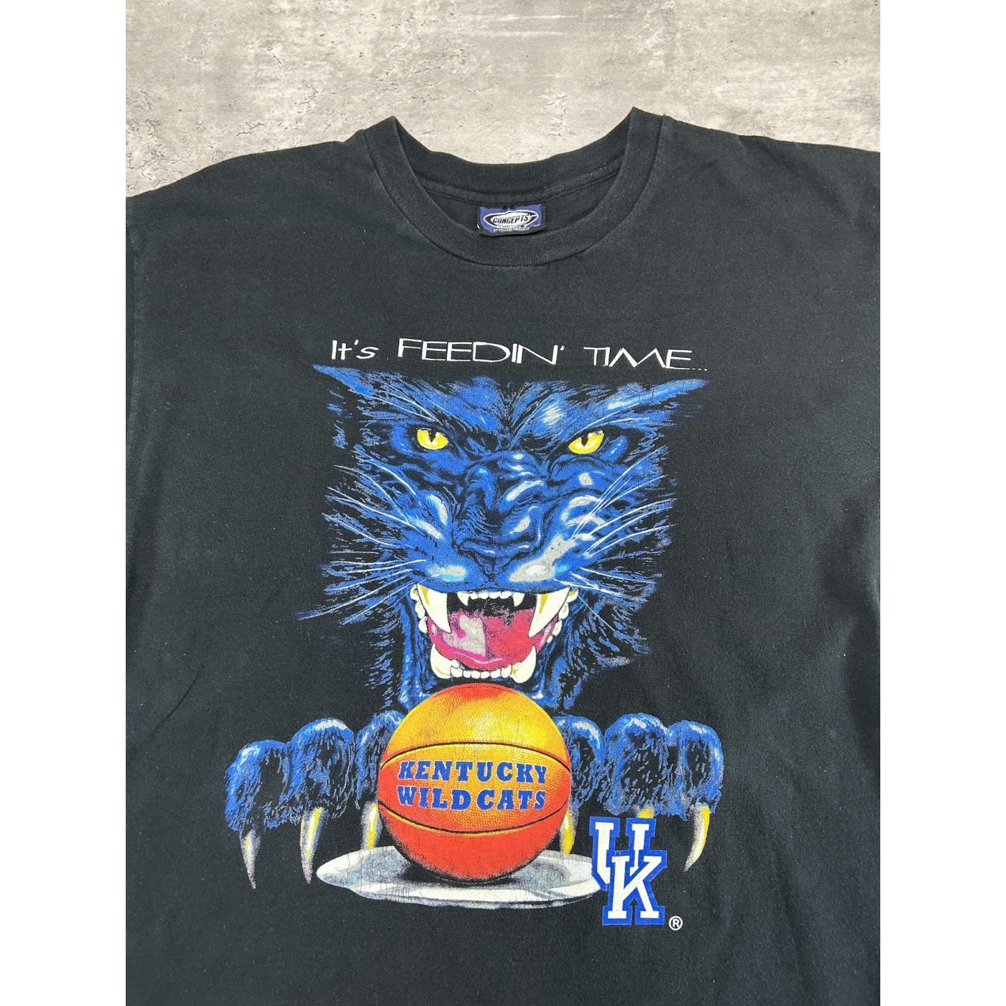 Vintage 90s Kentucky Wildcats NCAA Basketball Cartoon Graphic T-Shirt Size XL