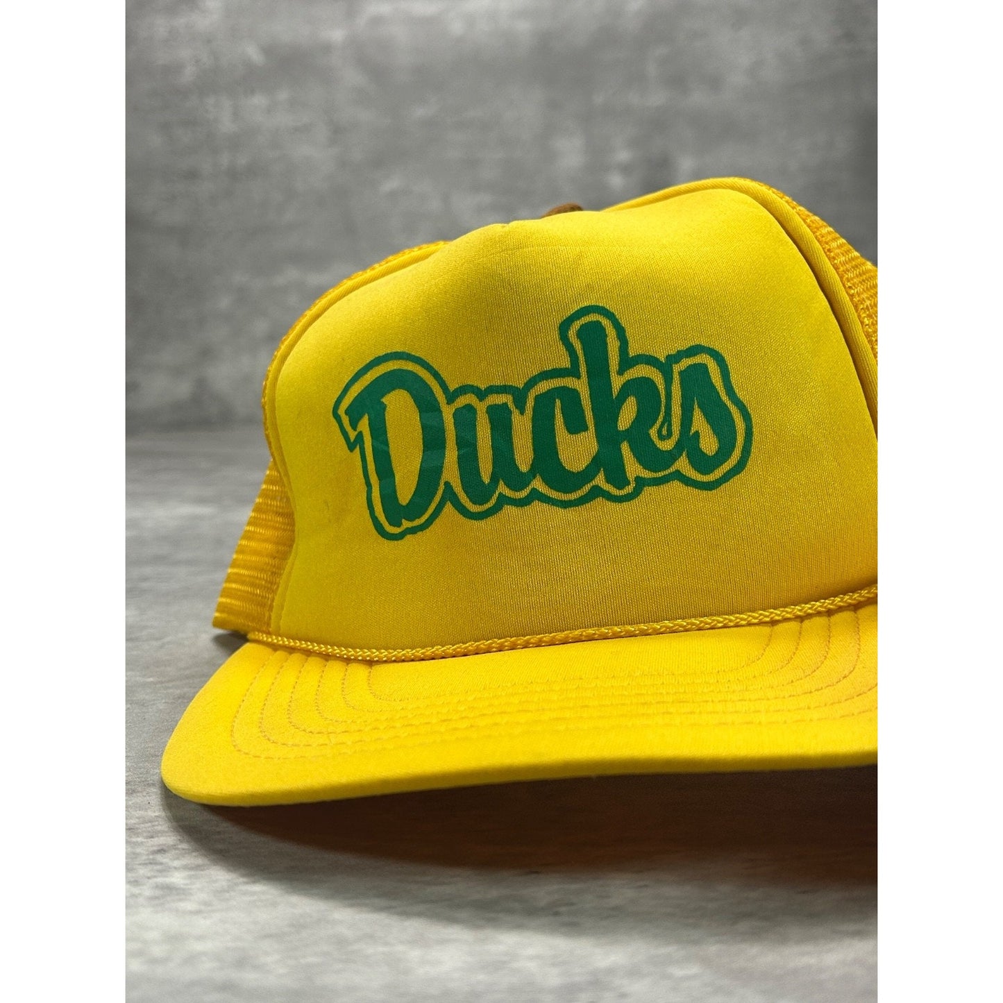 Vintage 80s Oregon Ducks NCAA Graphic Spellout Trucker Snapback Hat OSFA