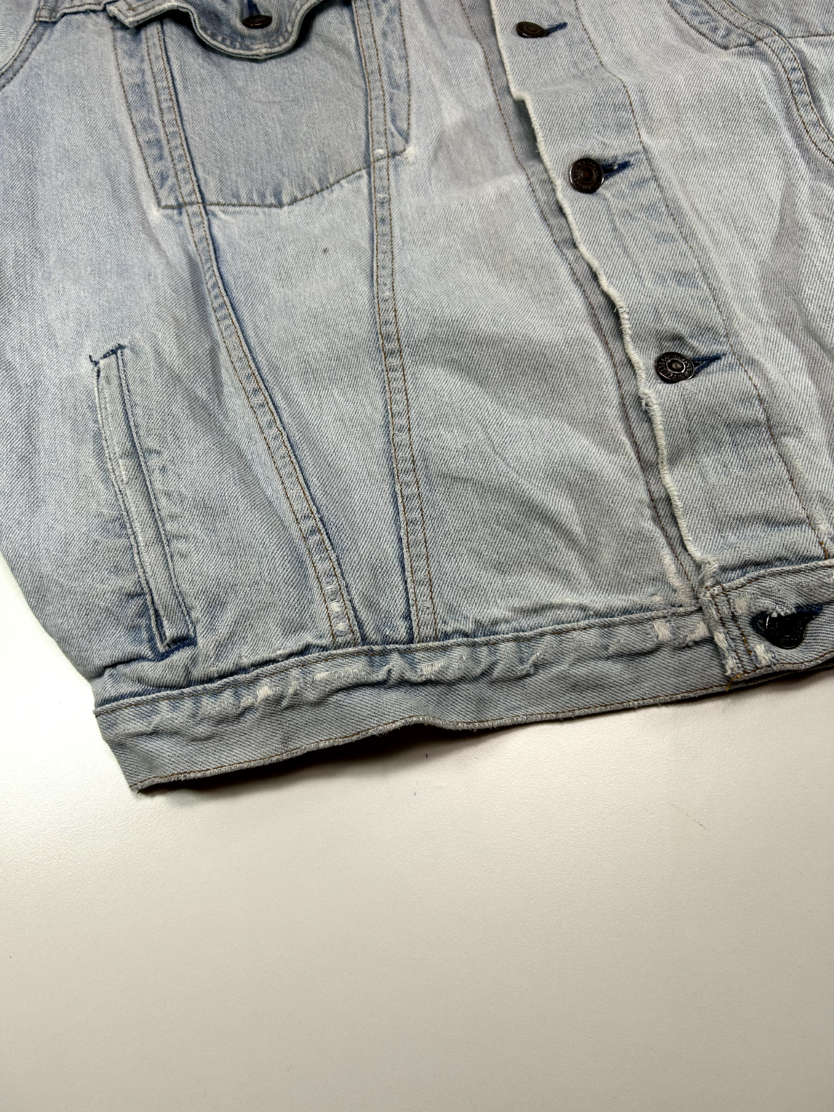Vintage 80s Levis Red Tab Medium Wash Distressed Denim Trucker Jacket Size XL