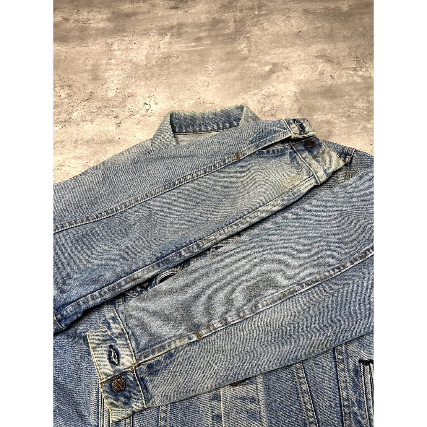 Vintage 80s Levis Red Tab Medium Wash Denim Type 3 Trucker Jacket Size 44R Medium