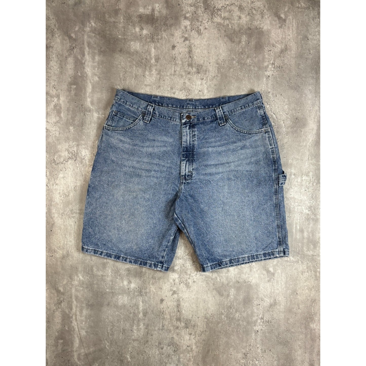 Vintage Wrangler Workwear Medium Wash Denim Carpenter Shorts Size 38 Blue