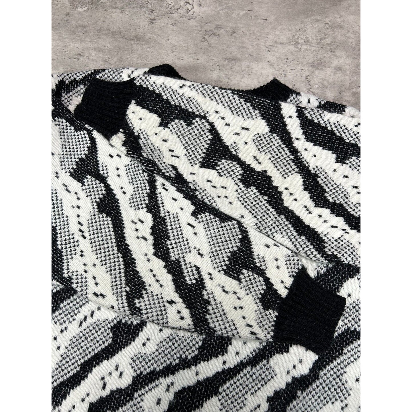 Vintage 90s Jordache Abstract Striped Print Ribbed Knit Sweater Size Medium