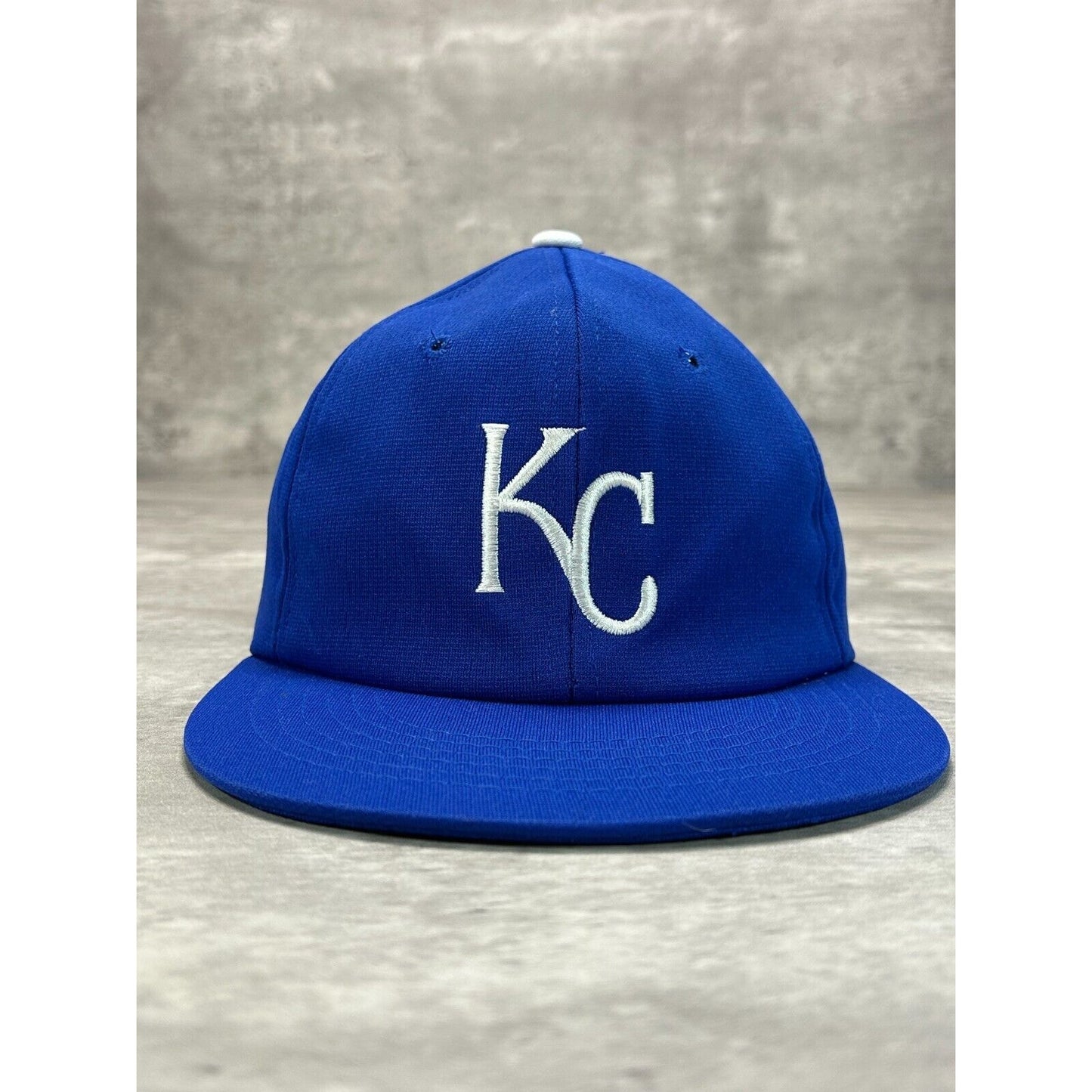 Vintage Kansas City Royals MLB Embroidered Logo Trucker Snapback Hat OSFA