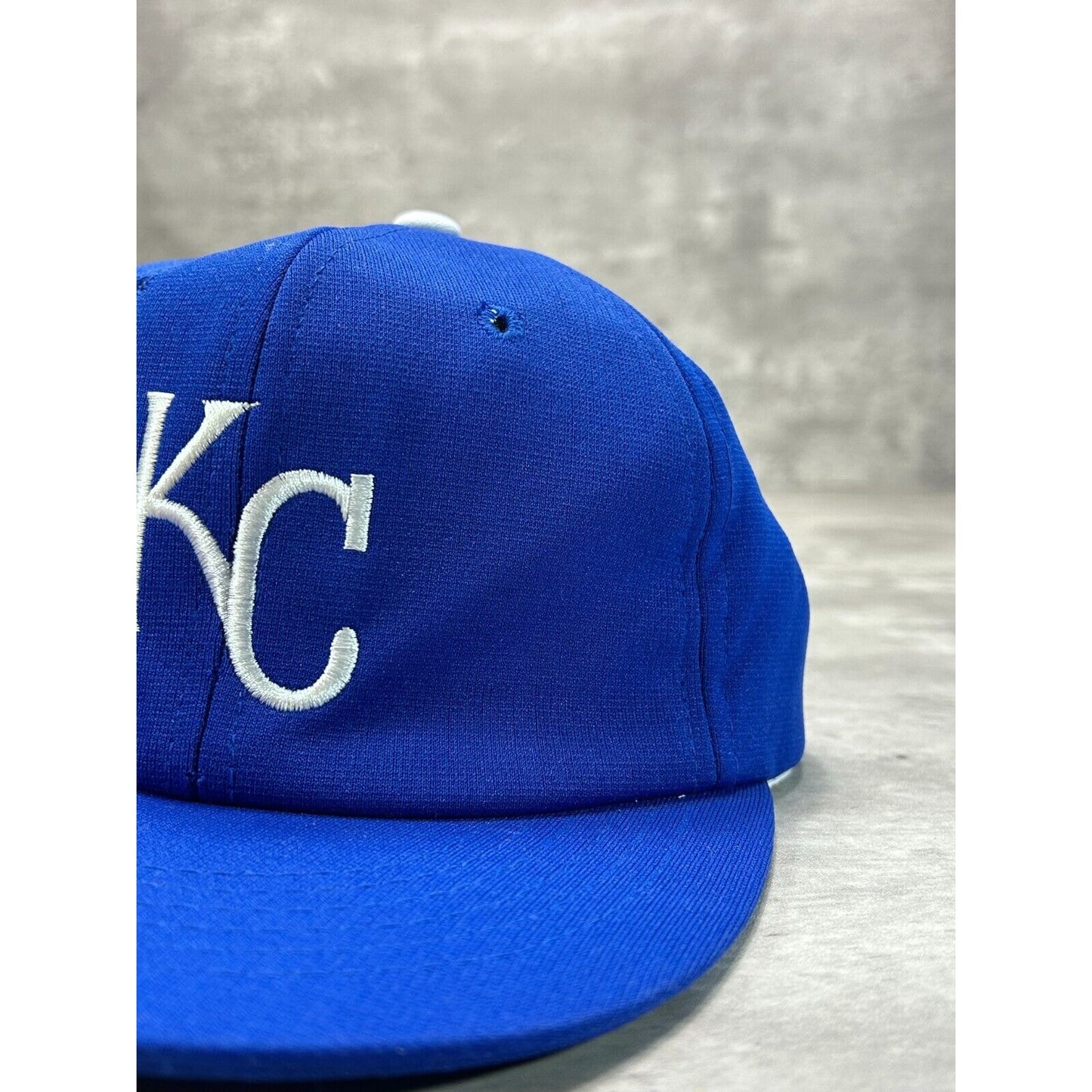 Vintage Kansas City Royals MLB Embroidered Logo Trucker Snapback Hat OSFA