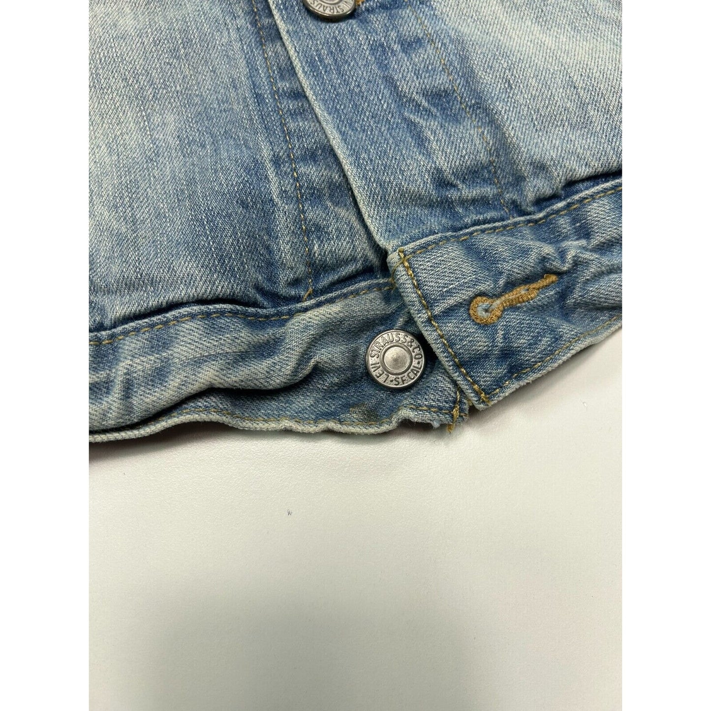 Levis Red Tab Light Wash Denim Vest Jacket Size XL BLue