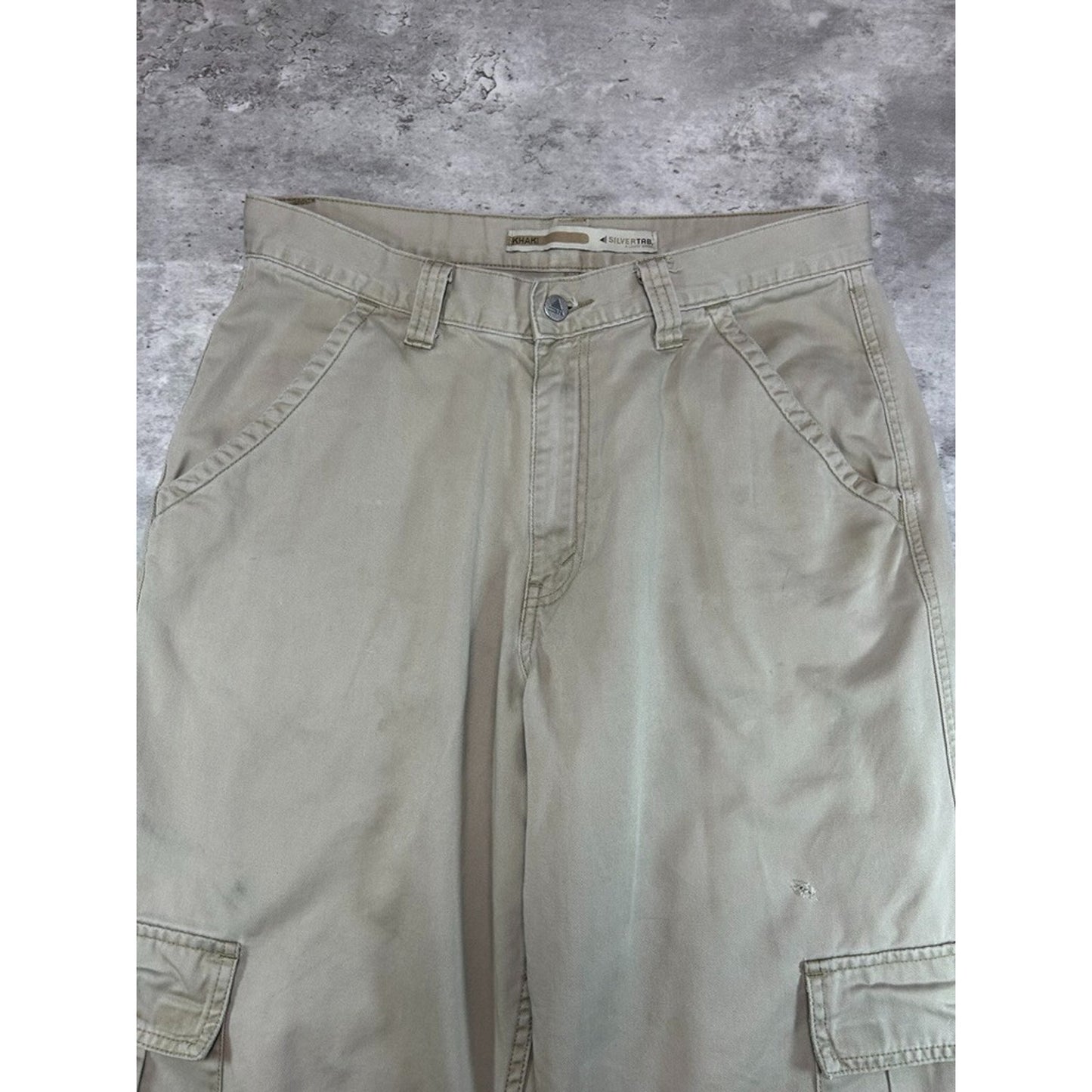 Vintage Y2K Levi's Silver Khaki Baggy Cargo Pants Size 33 Beige