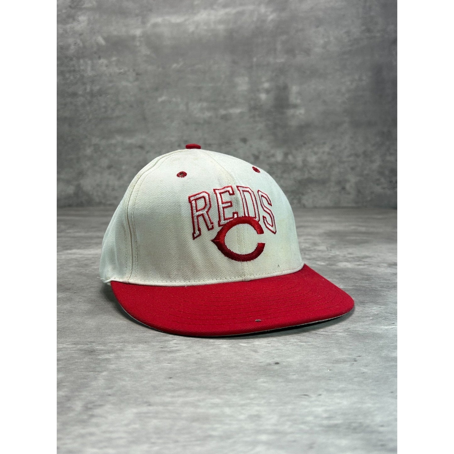 Vintage 90s Cincinnati Reds MLB Embroidered Spellout Logo Snapback Hat OSFA