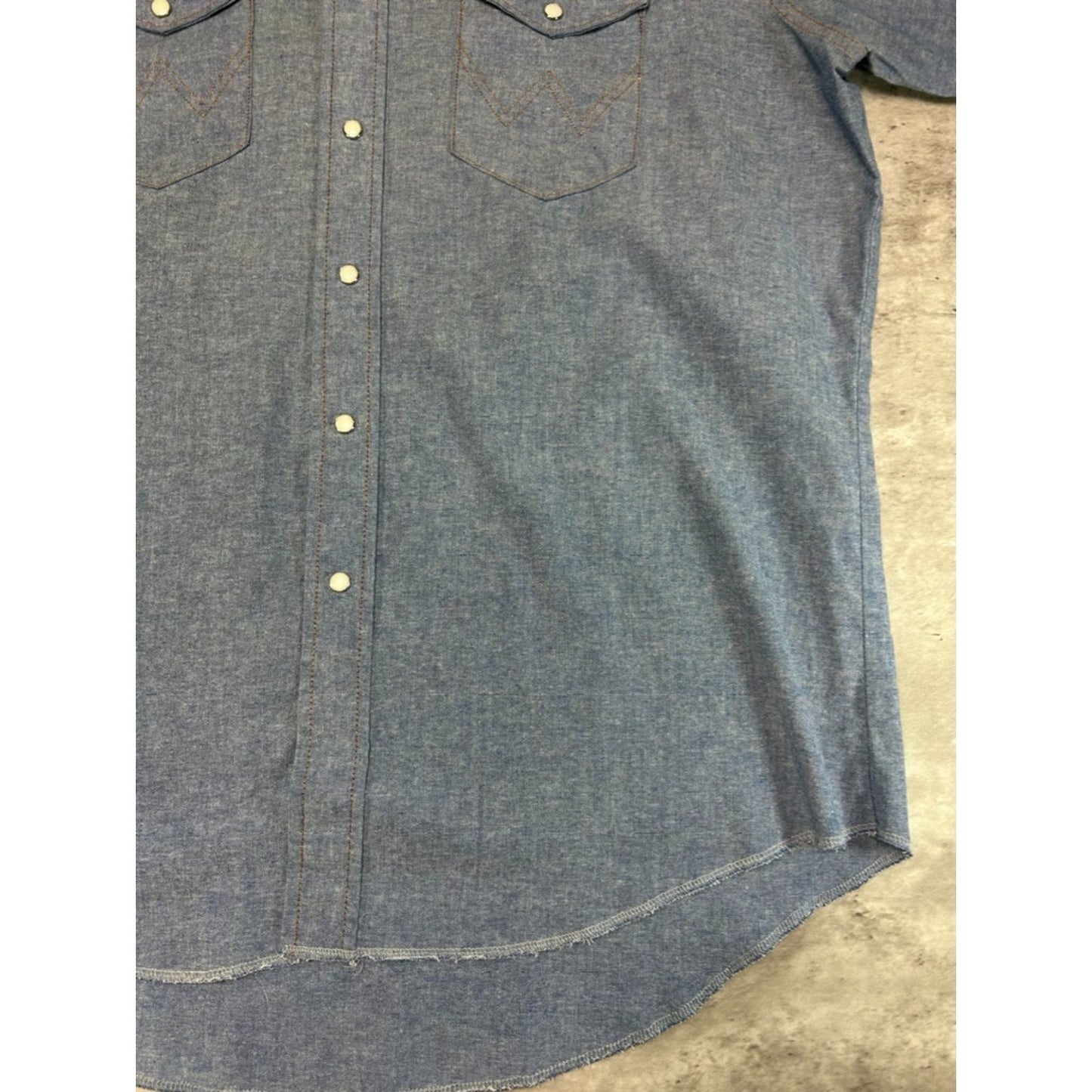 Vintage 1970s Wrangler Pearl Snap Denim Chambray Button Up Shirt Size XL