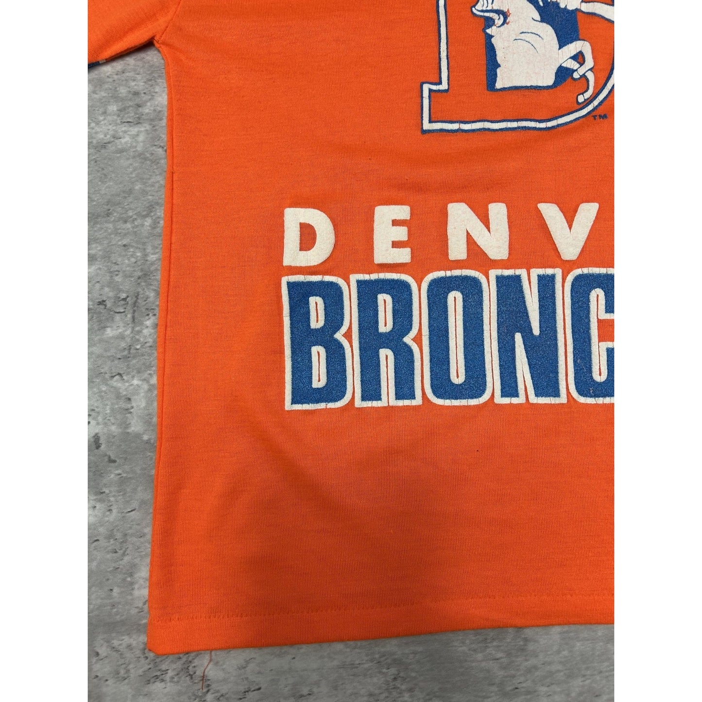 Vintage 80s Denver Broncos NFL Graphic Spellout T-shirt Style Jersey Large YOUTH