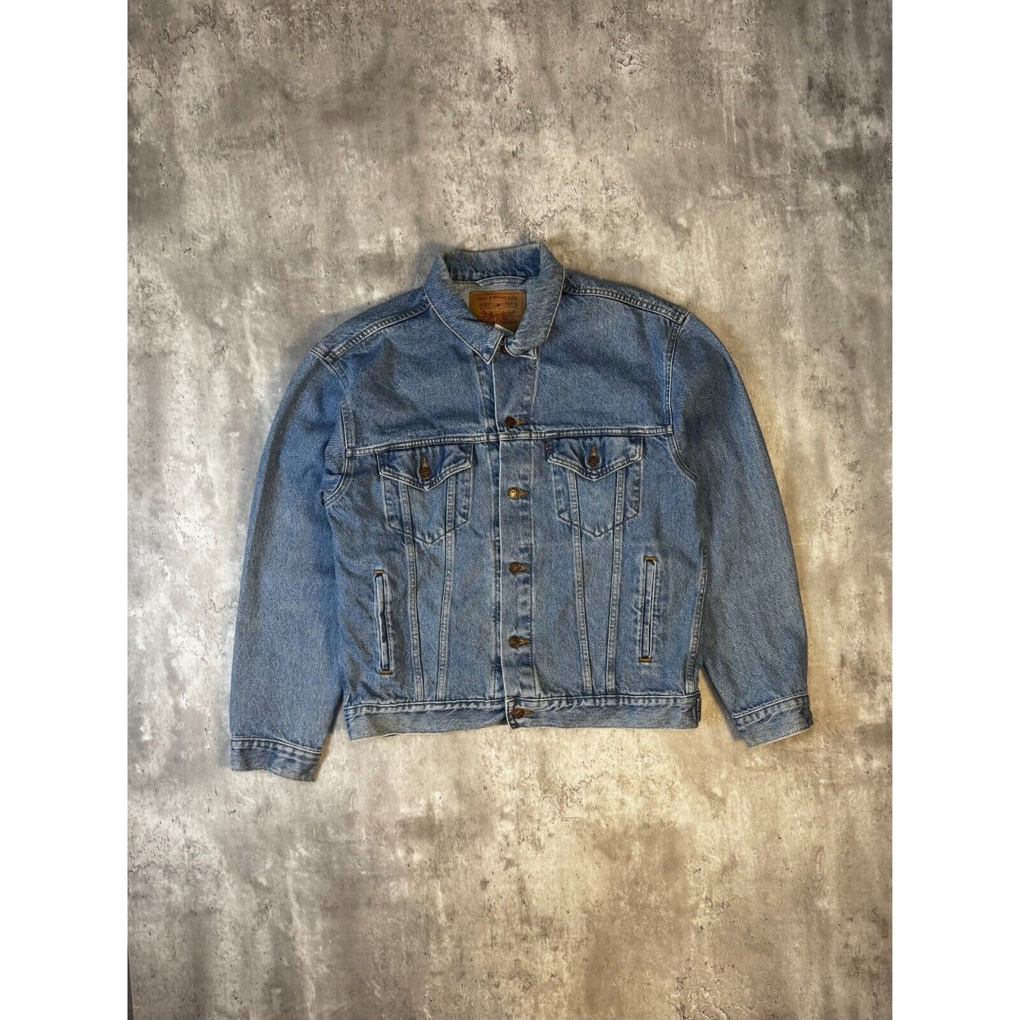 Vintage 90s Levis Red Tab Medium Wash Denim Type 3 Trucker Jacket Size Large