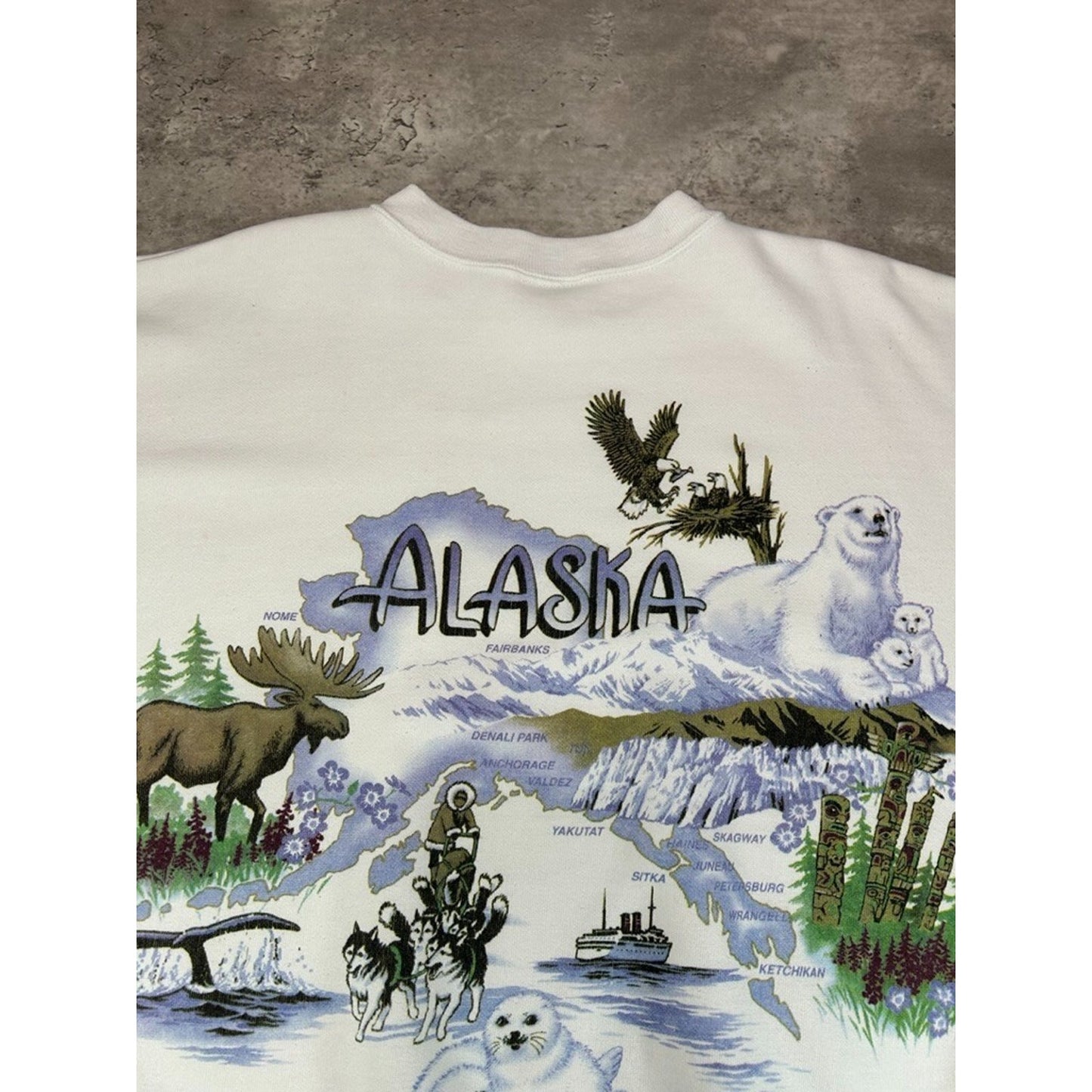 Vintage 90s Alaska Nature Animals All Over Print Sweatshirt Size Large White