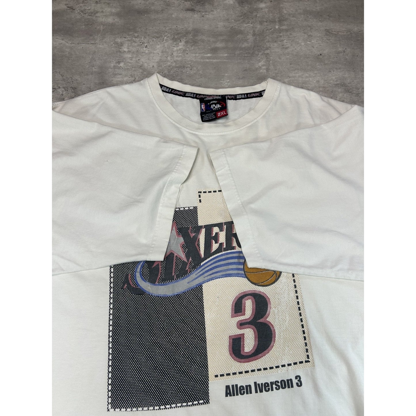 Vintage Allen Iverson #3 Philadelphia 76ers NBA Graphic T-Shirt Size 2XL