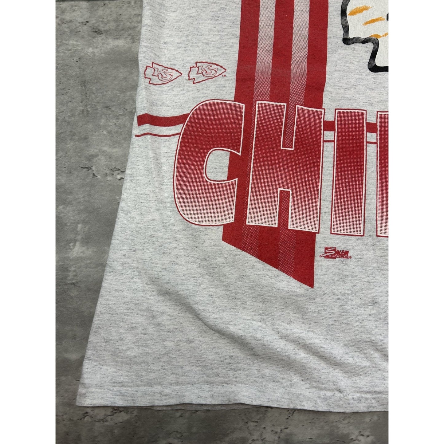 Vintage 90s Kansas City Chiefs NFL Spellout Helmet Graphic T-Shirt Size XL