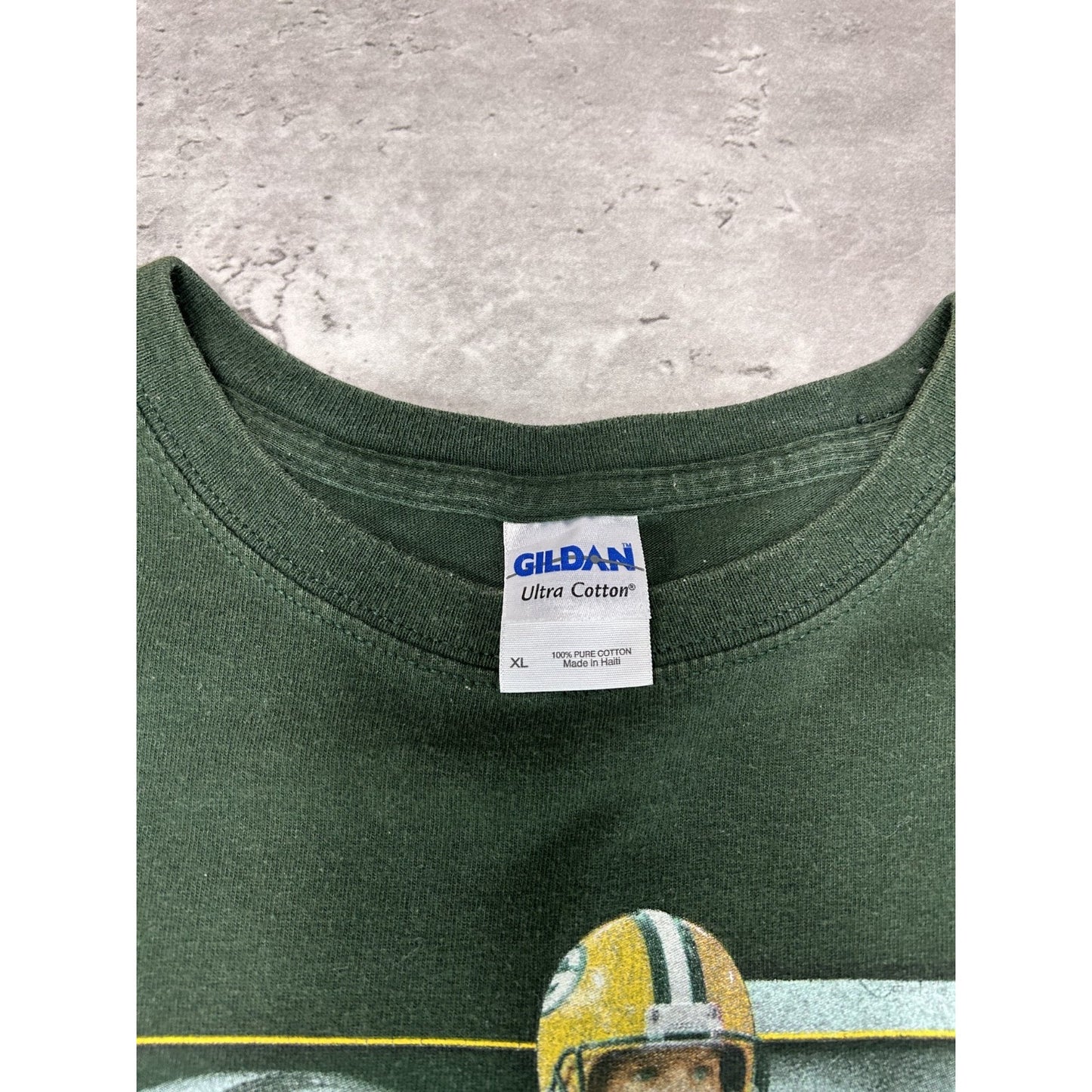 Vintage Brett Favre #4 Green Bay Packers NFL Player Graphic Cropped T-Shirt XL