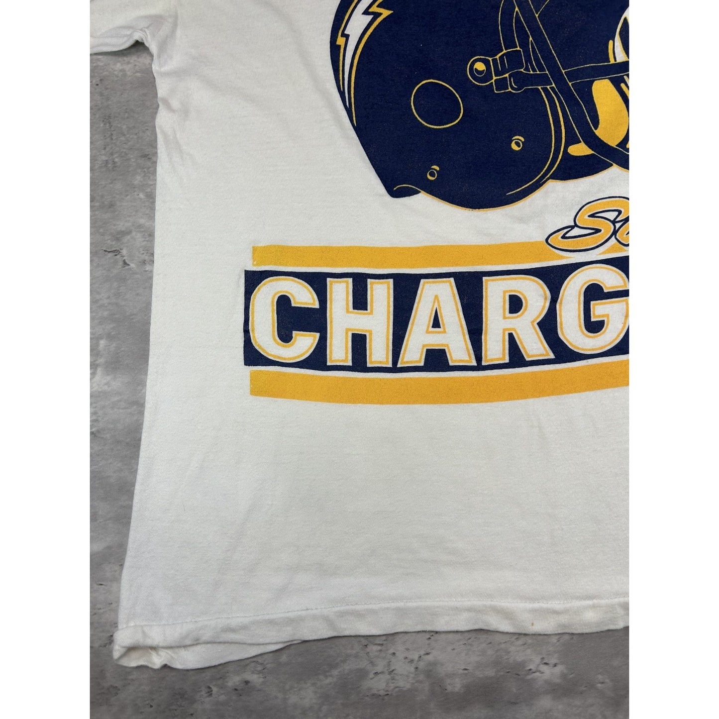 Vintage 90s San Diego Chargers NFL Helmet Graphic Football T-Shirt Size XL