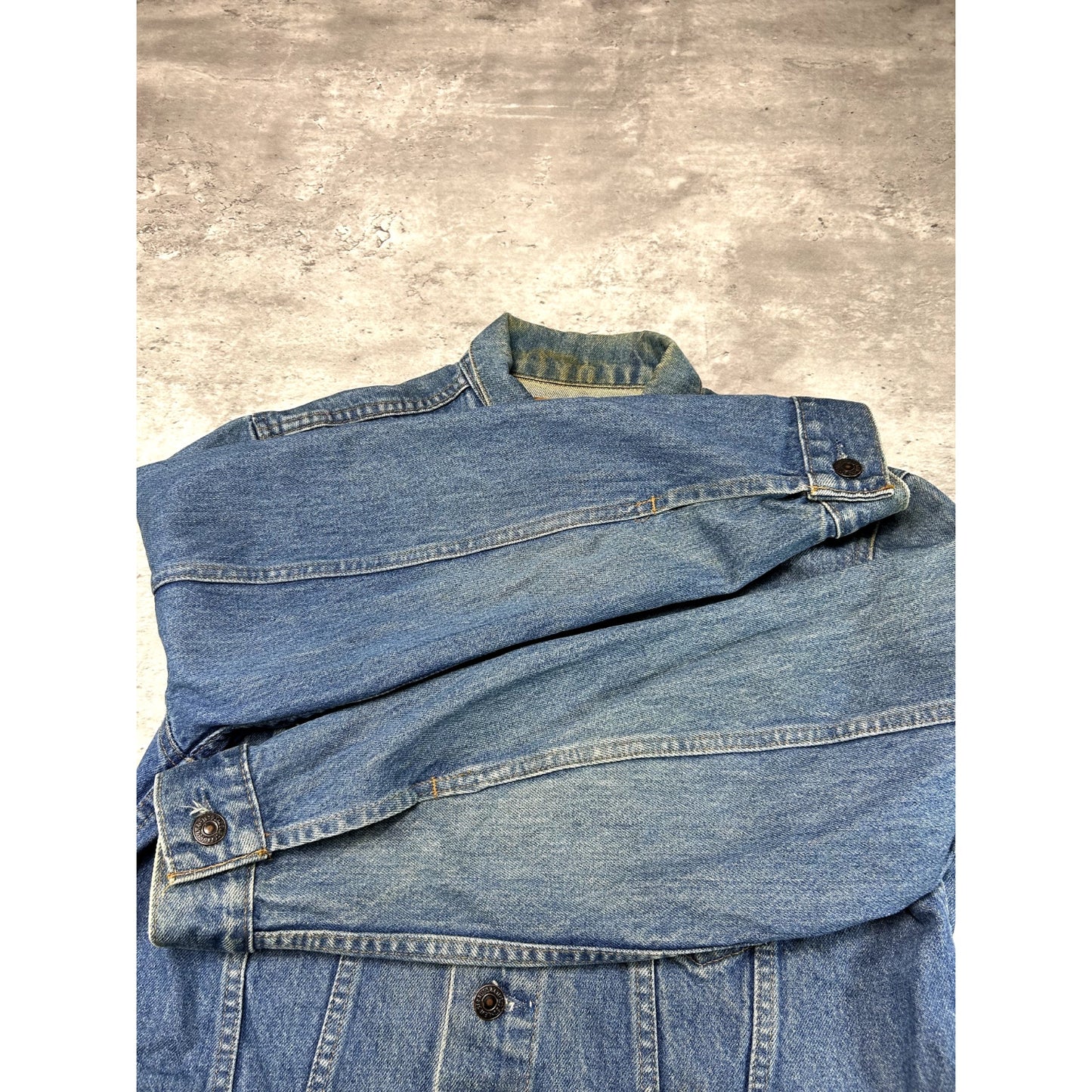 Vintage 80s/90s Levis Red Tab Medium Wash Type 3 Trucker Jacket Size 40 Medium