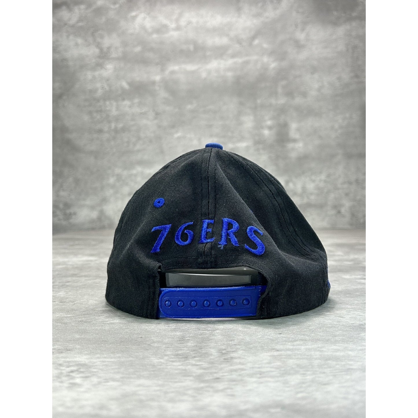 Vintage 90s Philadelphia 76ers NBA Embroidered Logo Basketball Snapback Hat OSFA