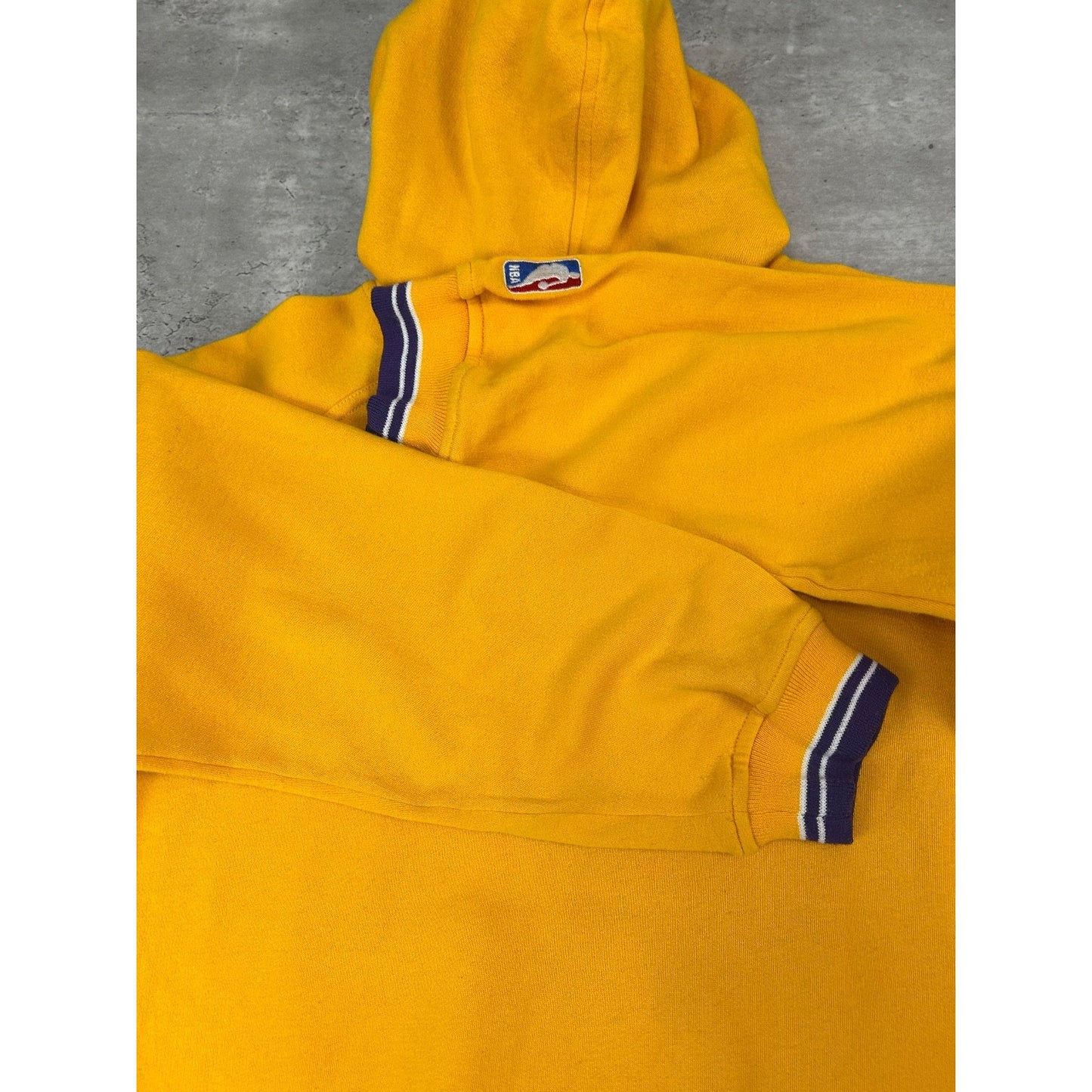 Vintage Los Angeles Lakers NBA Embroidered Nike Middle Swoosh Sweatshirt YOUTH M