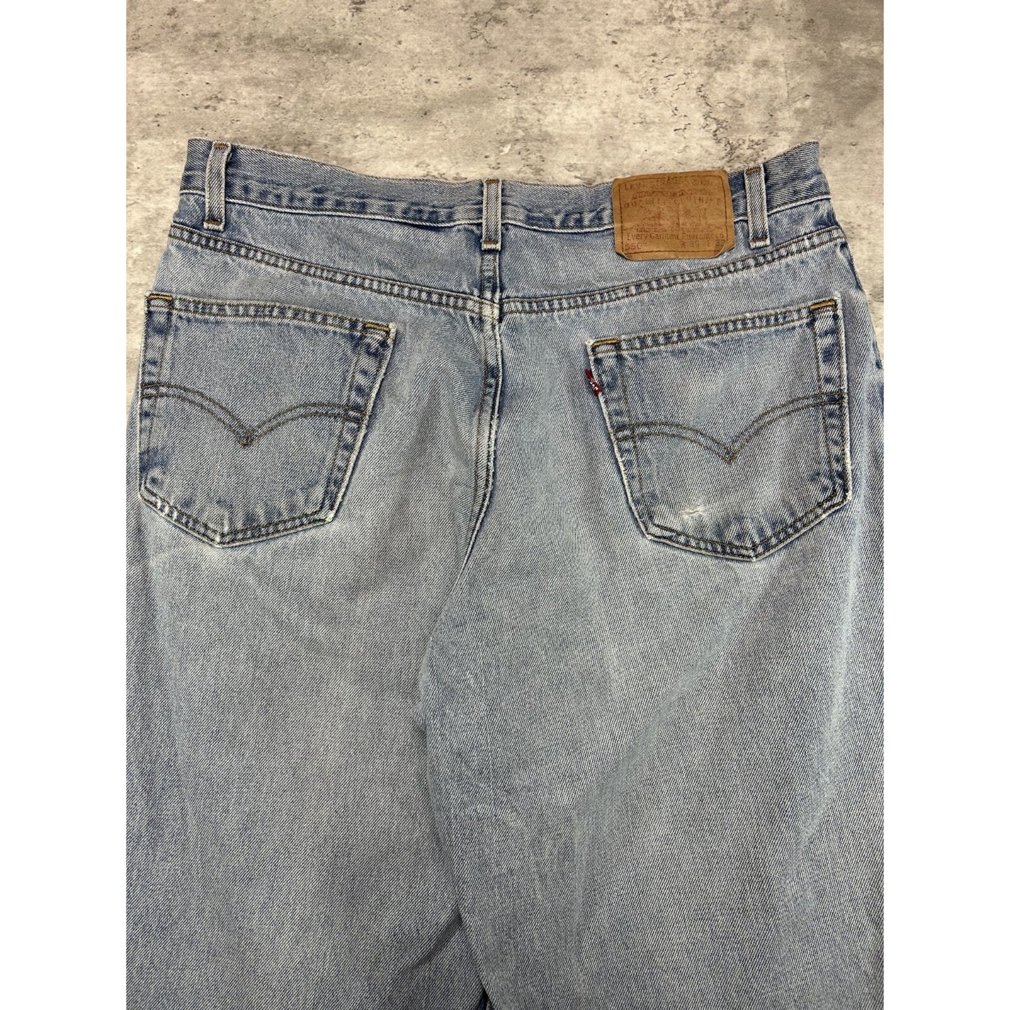 Vintage Levis 550 Red Tab Relaxed Fit Light Wash Denim Pants Size 35 Blue