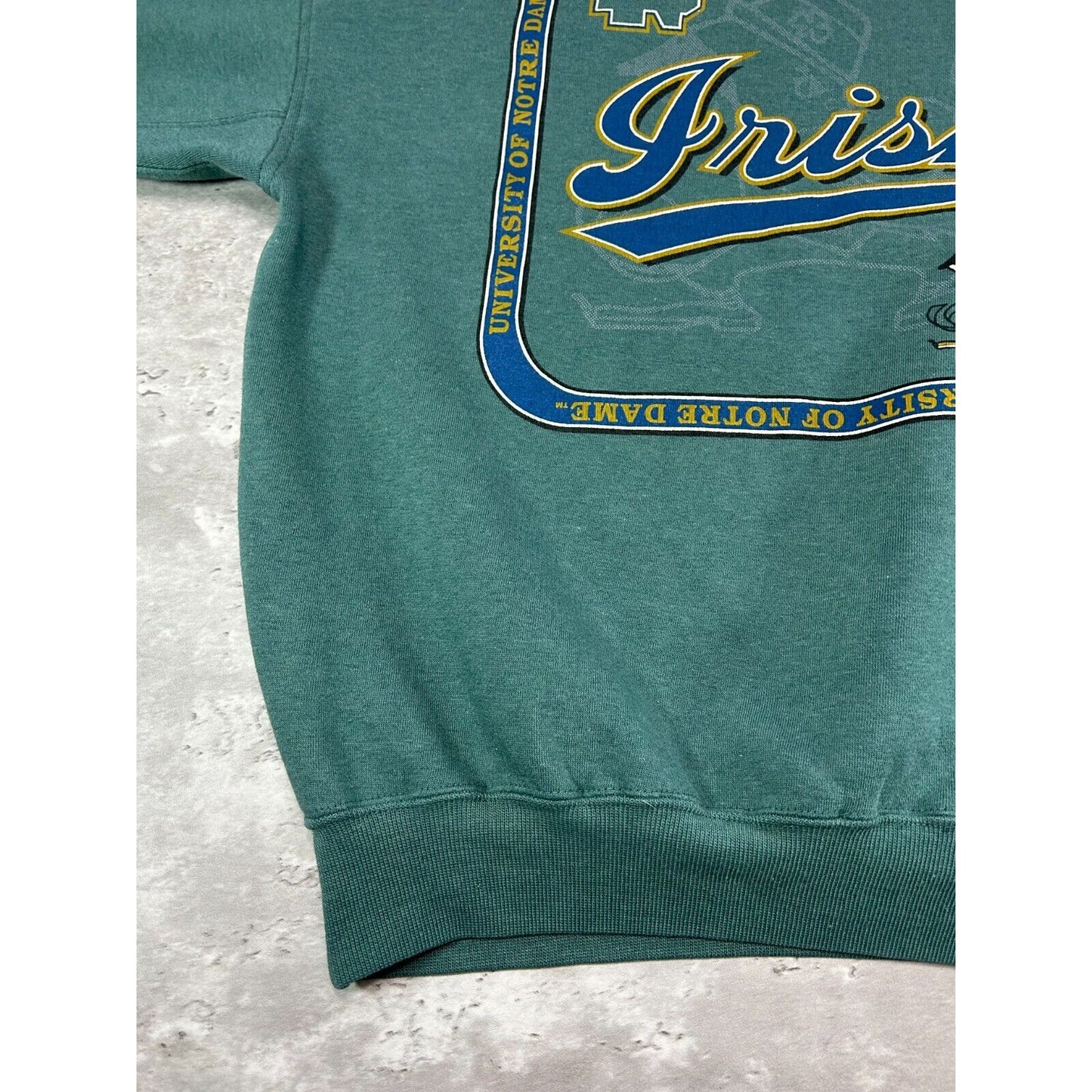 Vintage Notre Dame Fighting Irish NCAA Collegiate Script Sweatshirt Size Medium