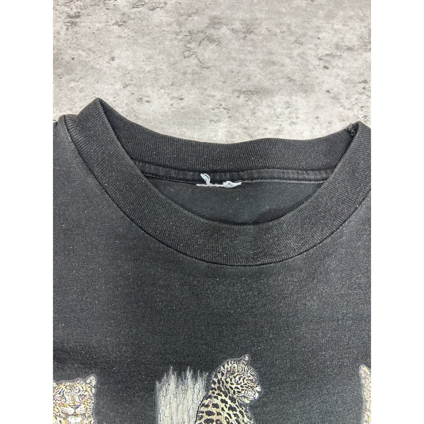 Vintage Cheetah Pack Animal Nature Graphic T-Shirt Size Medium Black